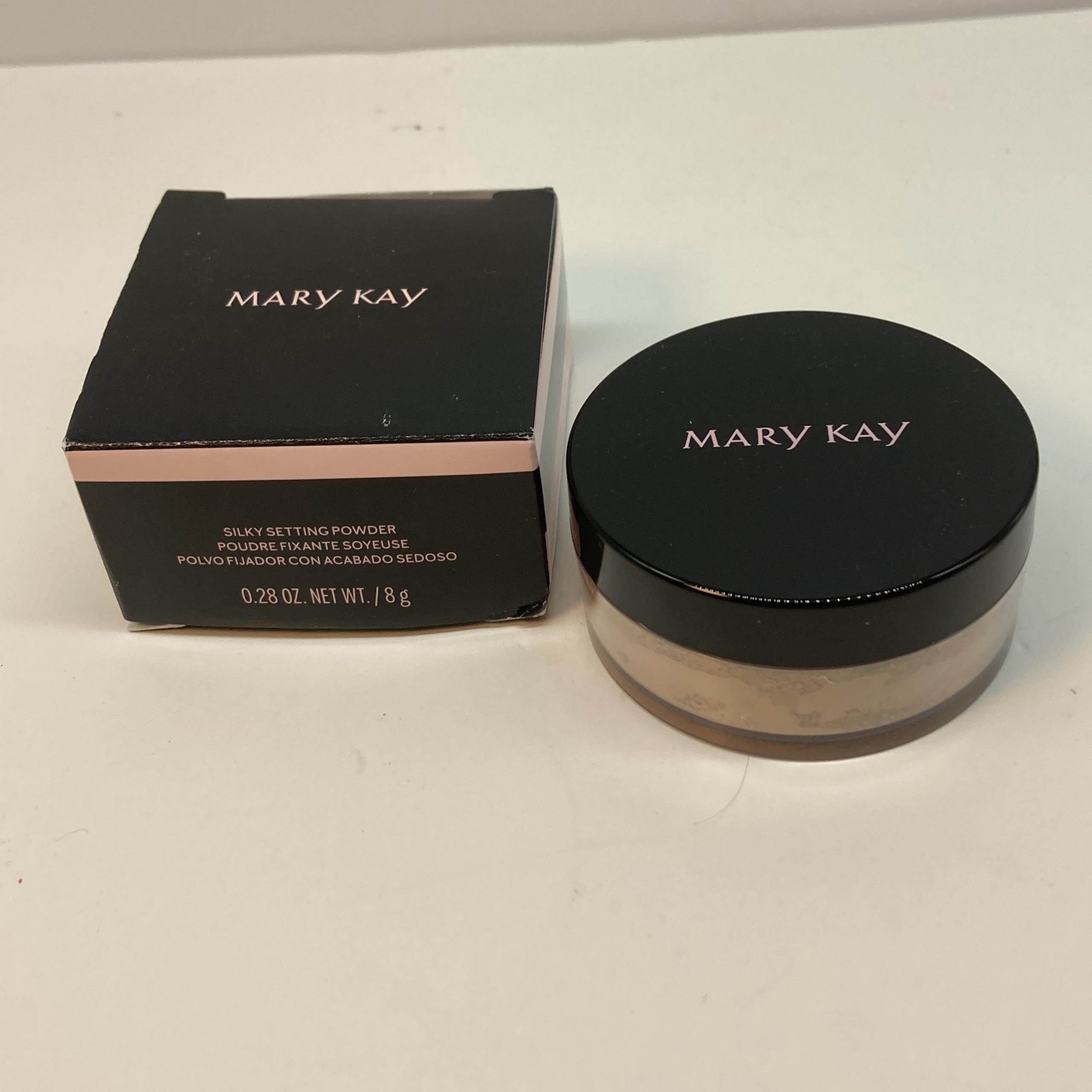 Mary Kay Silky Setting  Powder Light  Beige  Color (Matte)