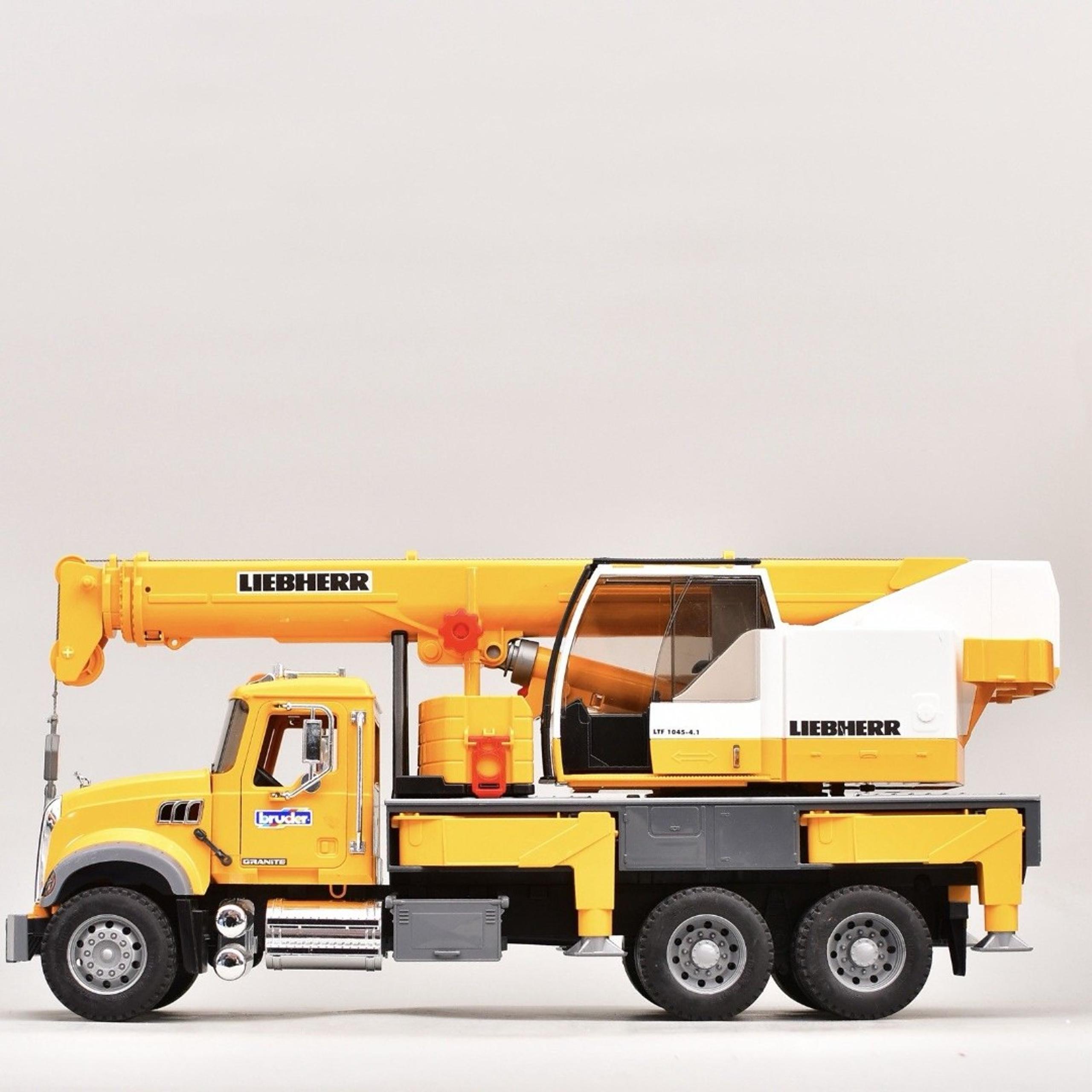 Bruder Mack Granite Liebherr Crane Truck 02818 Yellow 1:16 LTF 1045 Semi-Loader