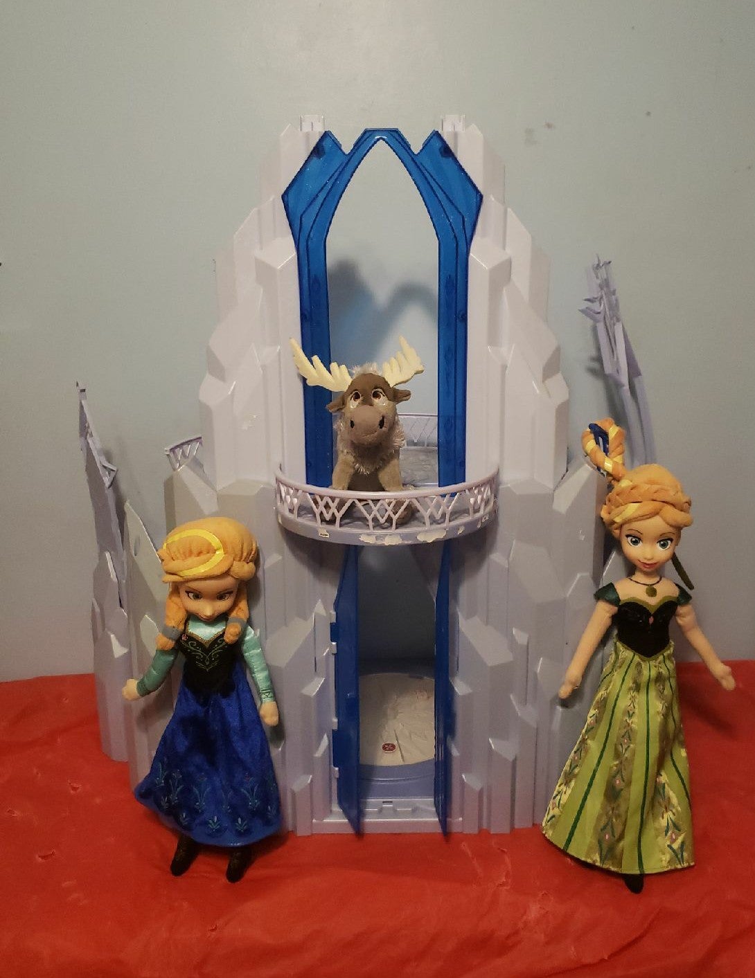 Frozen Ice Palace Playset w/Dolls