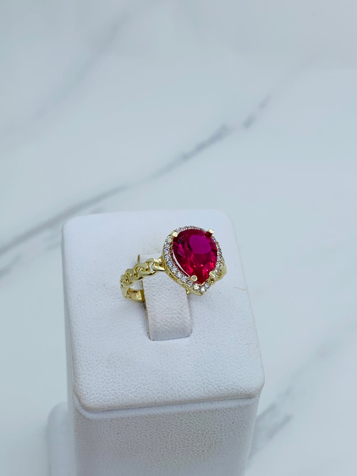 ❤️ 10k solid Gold Ring Red cocktail ❤️ Size 8 ❤️