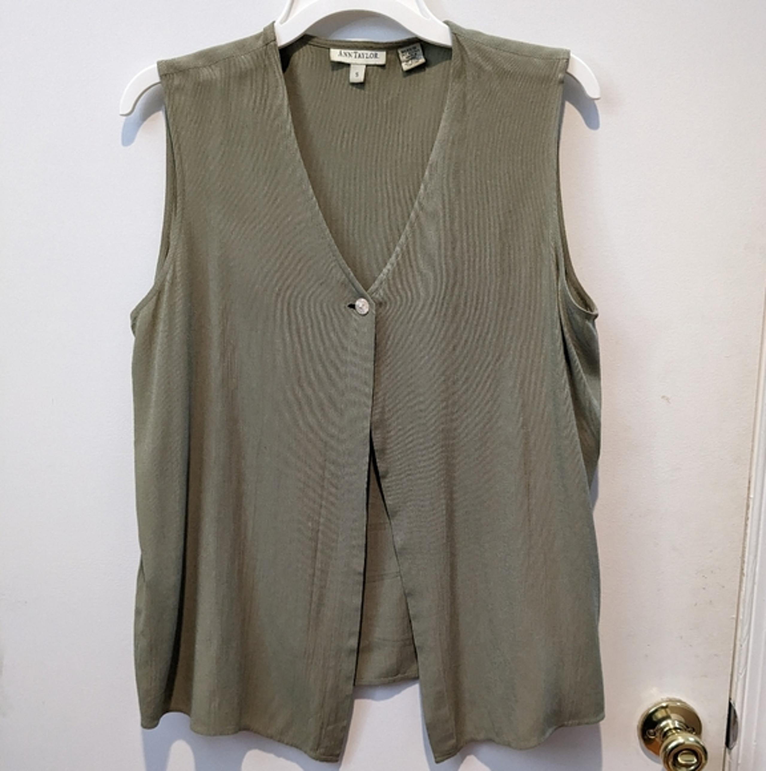 Ann Taylor Olive Sleeveless Vest. Drapey. Size Small