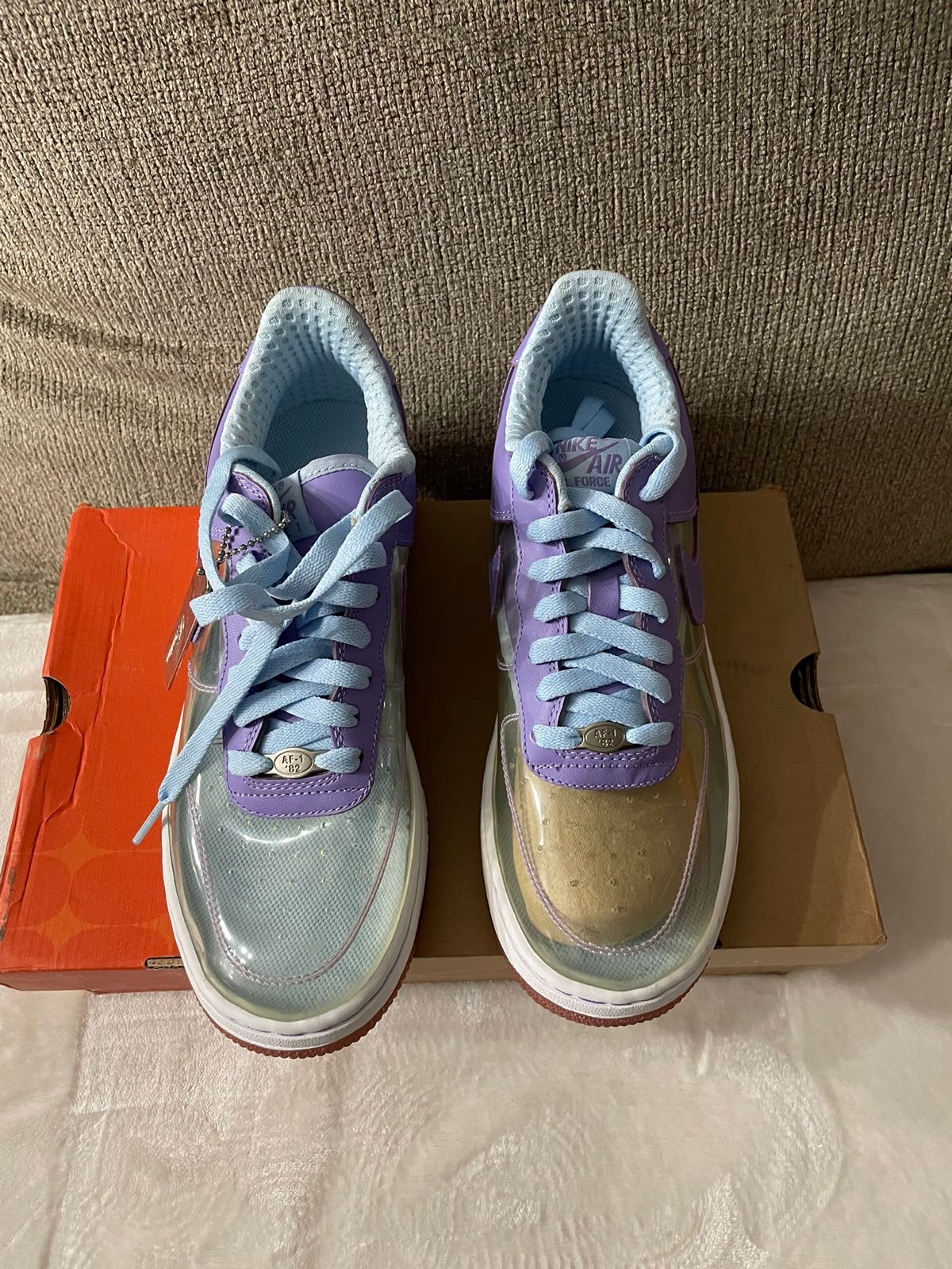 Nike Invisble Woman Air 1