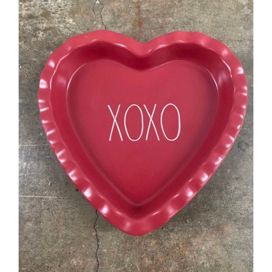 Rae Dunn XOXO heart shaped pie plate