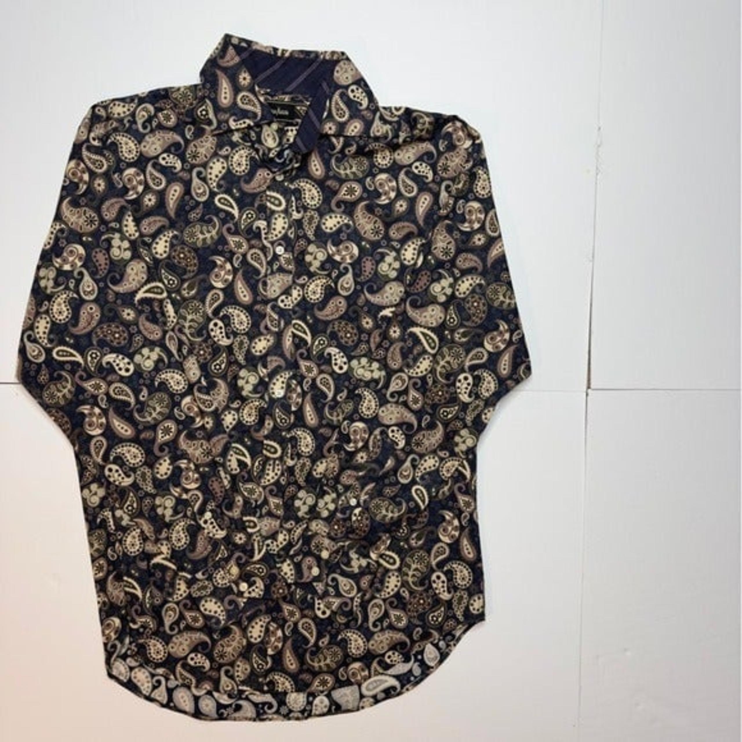 Nieman, Marcus. Men's long sleeve button front shirt. Size medium. Paisley