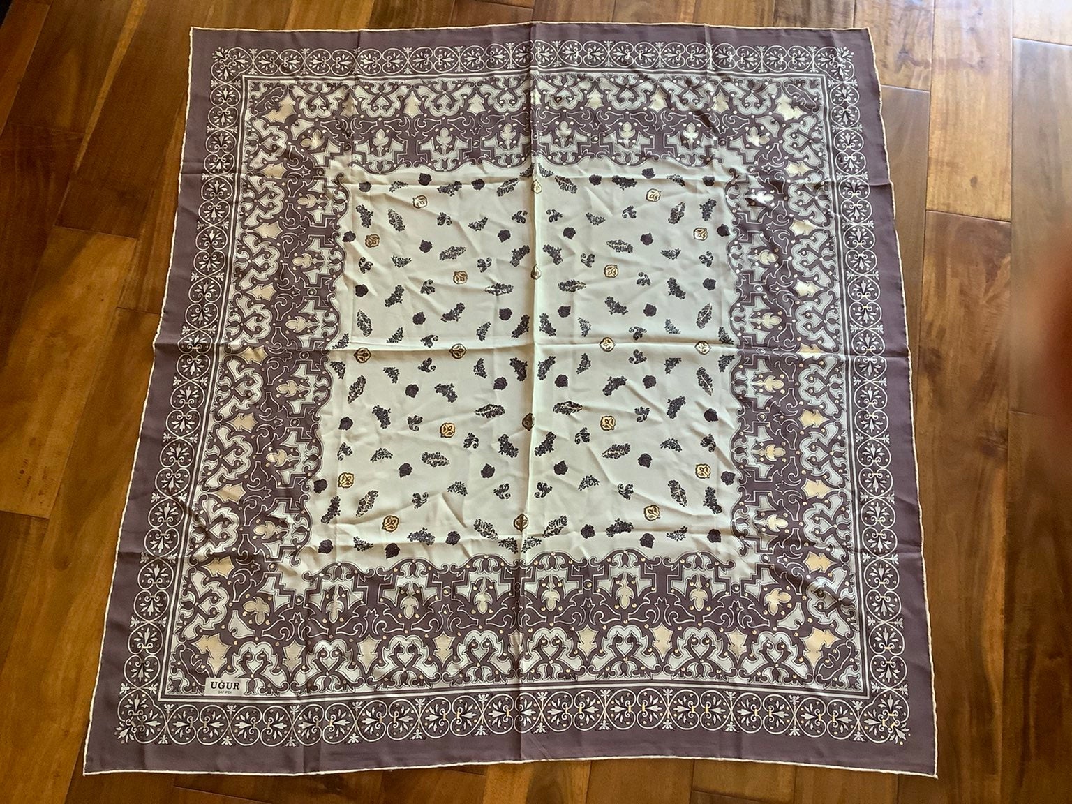 UGUR SAF iPEK 100% Silk Scarf