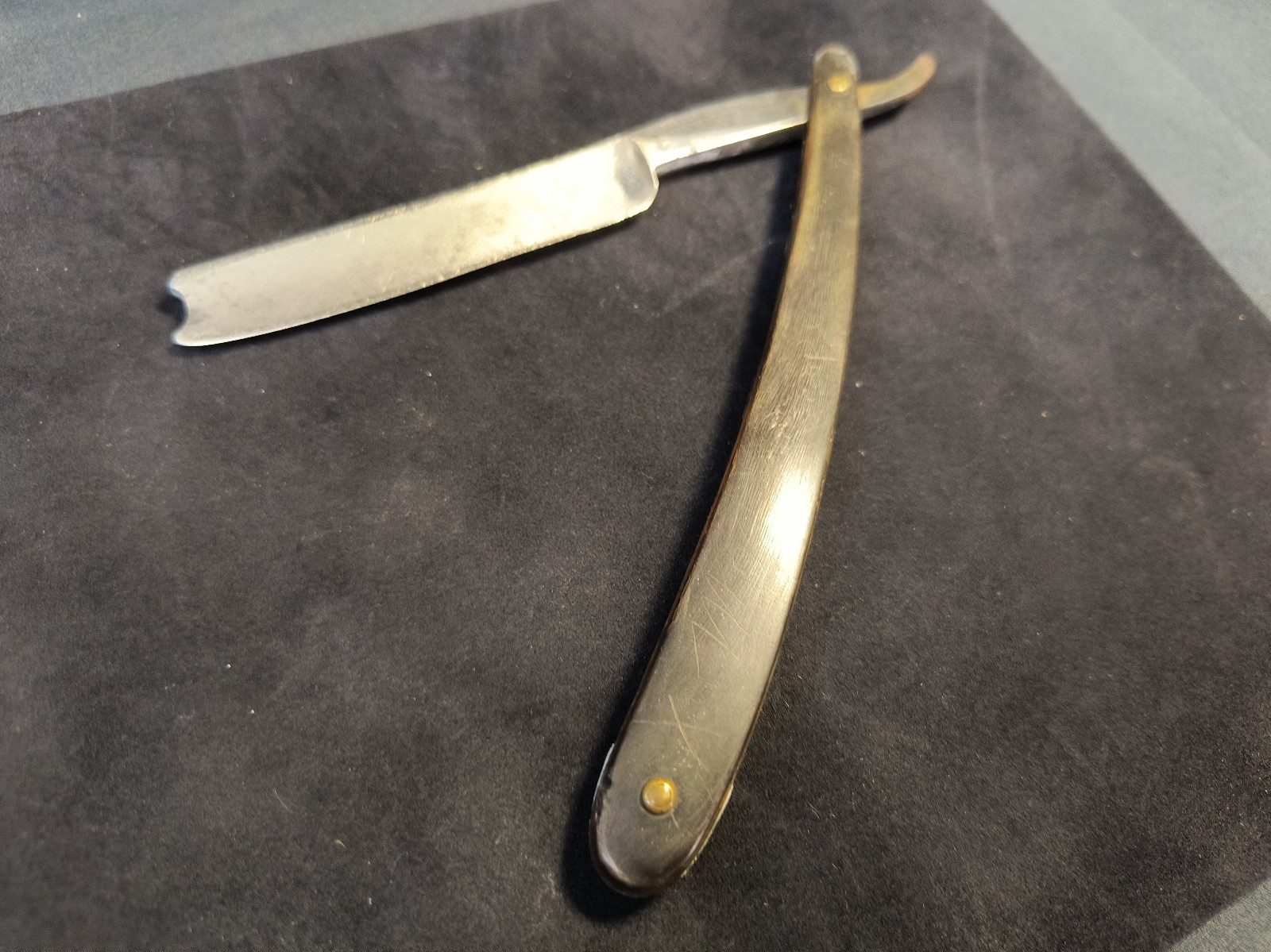 George Wostenholm and Sons Celebrated IXL Razor 1/2 Hollow Ground Straight...