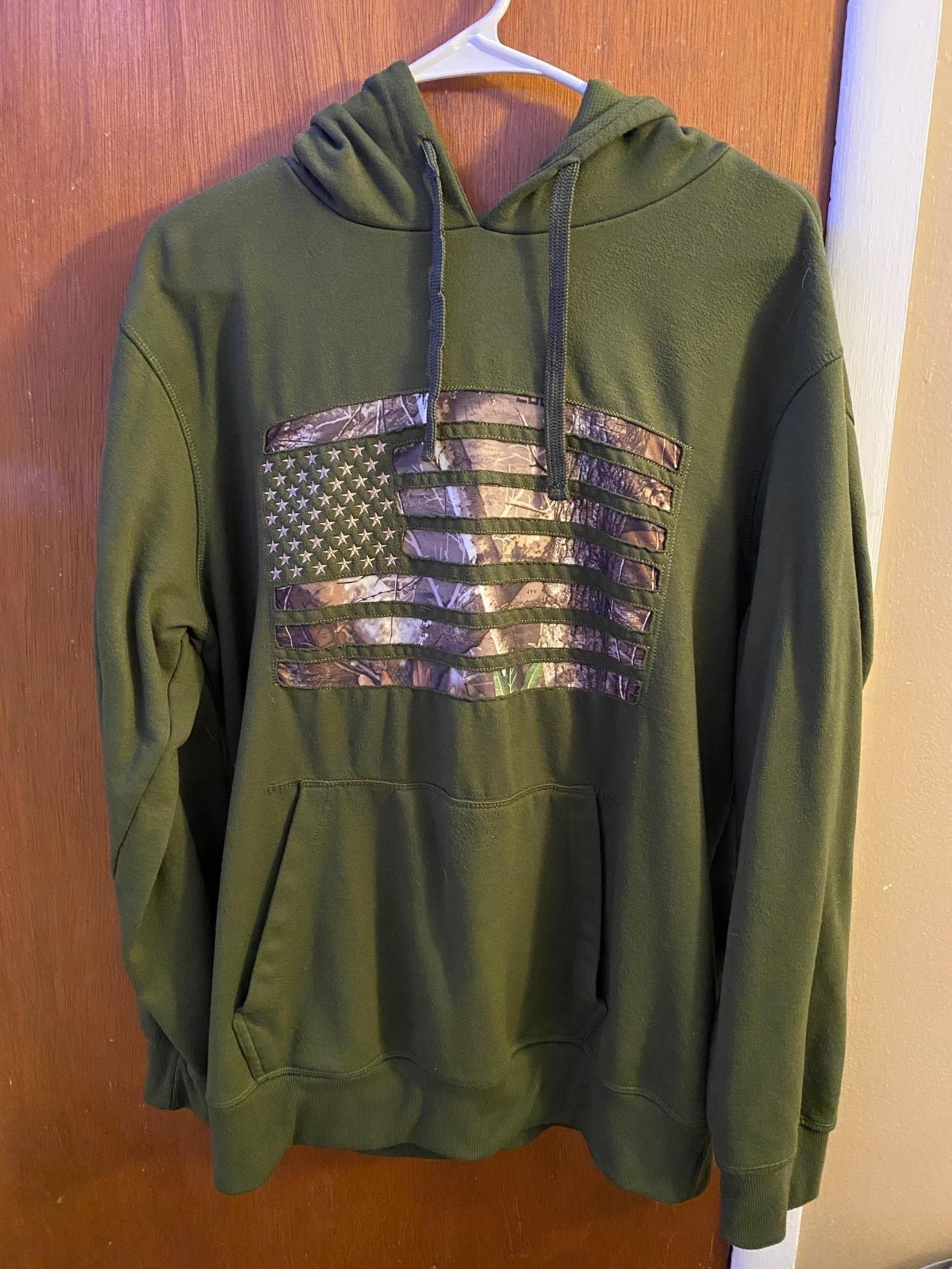 Men’s Green RealTree Fleece Hoodie - Size M