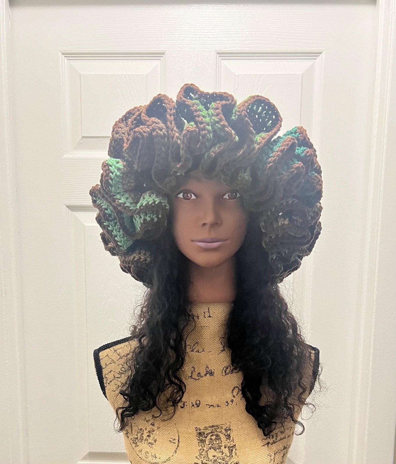 WOMENS XXTREMELY RUFFLED HAT