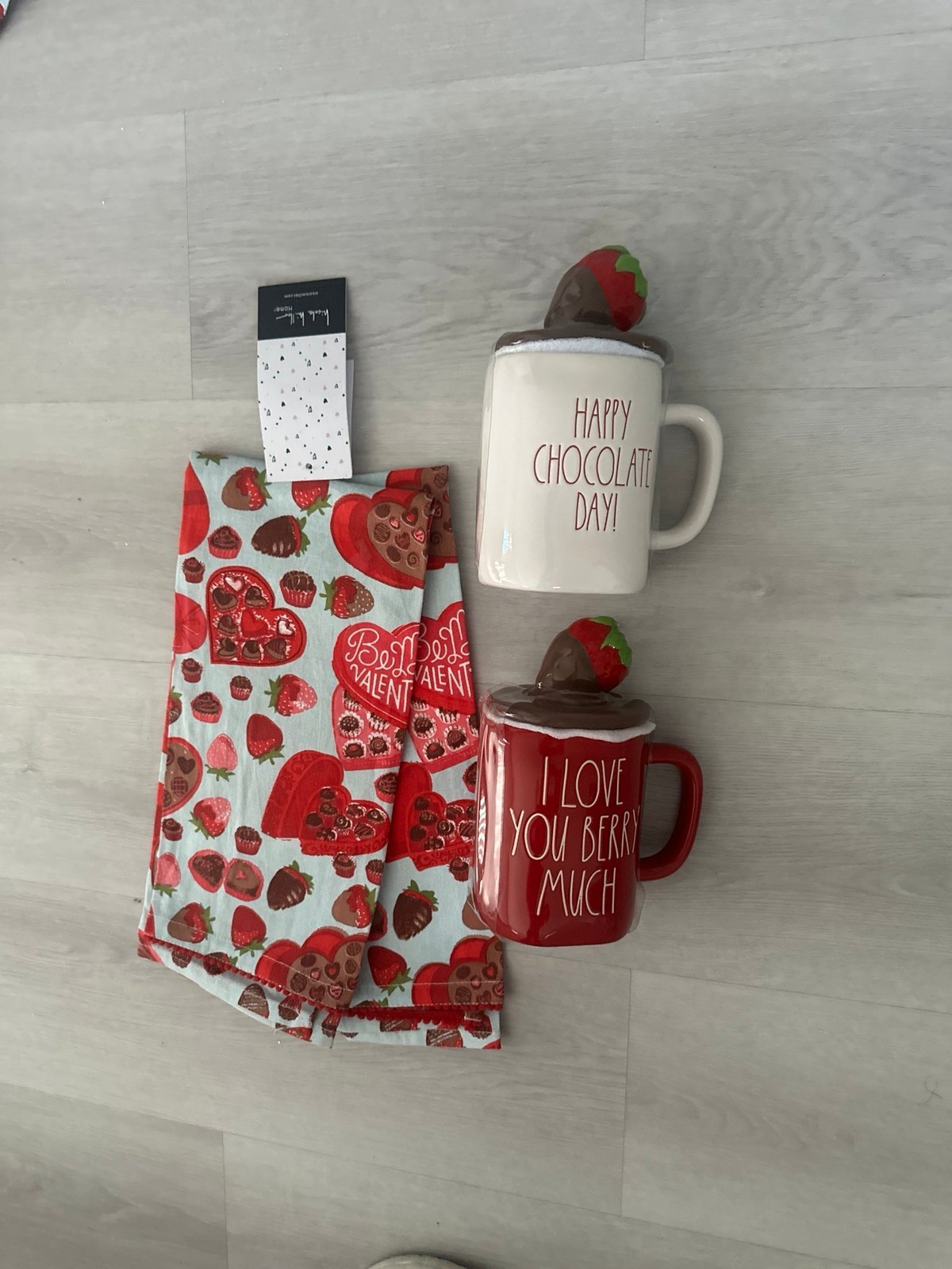strawberry covered w chocolate mugs and towels bundle