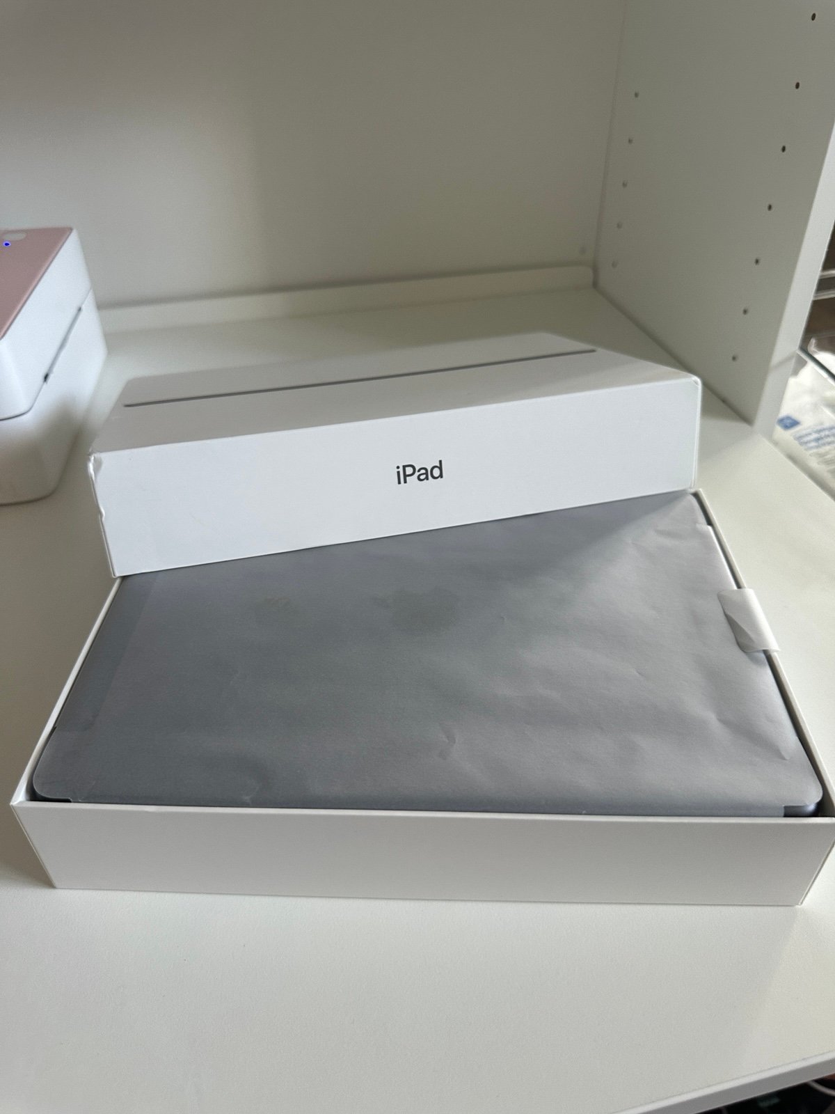 iPad (9th Generation) Wi-Fi + Cellular 64gb Like New with Box
