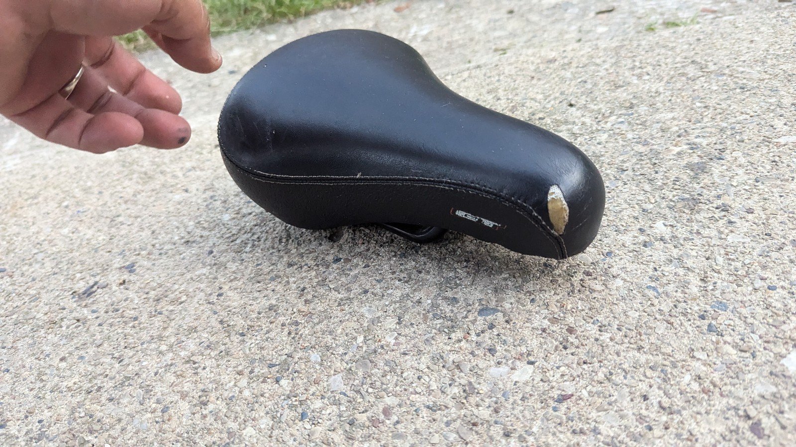 Retro 1999 Ish Gt Bmx Padded Seat Viscount M EARLY 2000s Railed 2 Small Tears