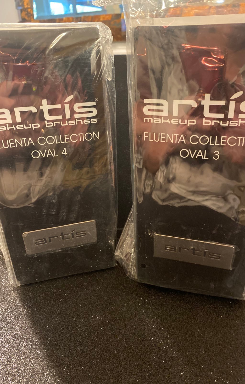 ARTIS OVAL 3 & OVAL 4 makeup brushes