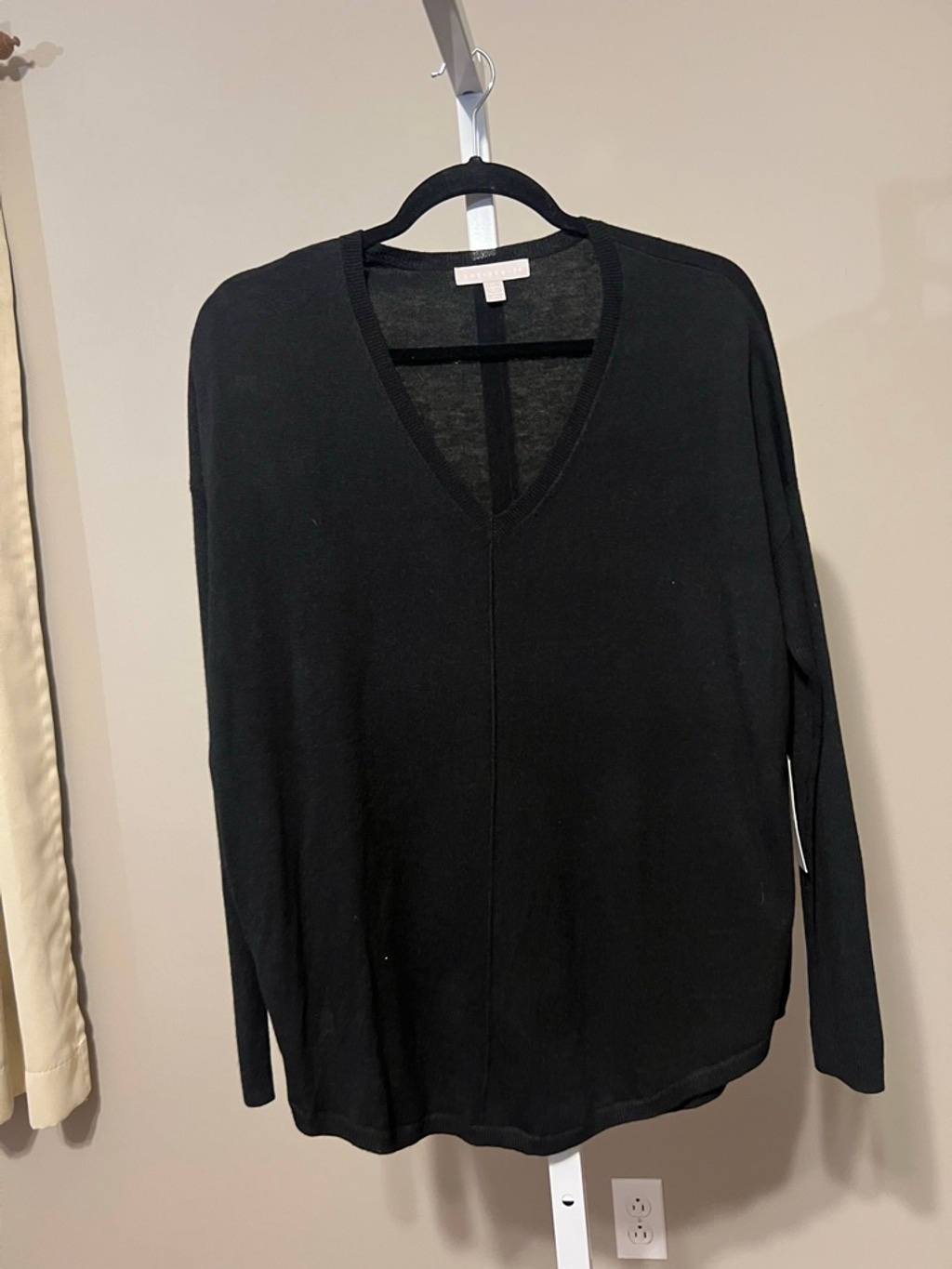 Women's Chelsea28 Black V-Neck Sweater S