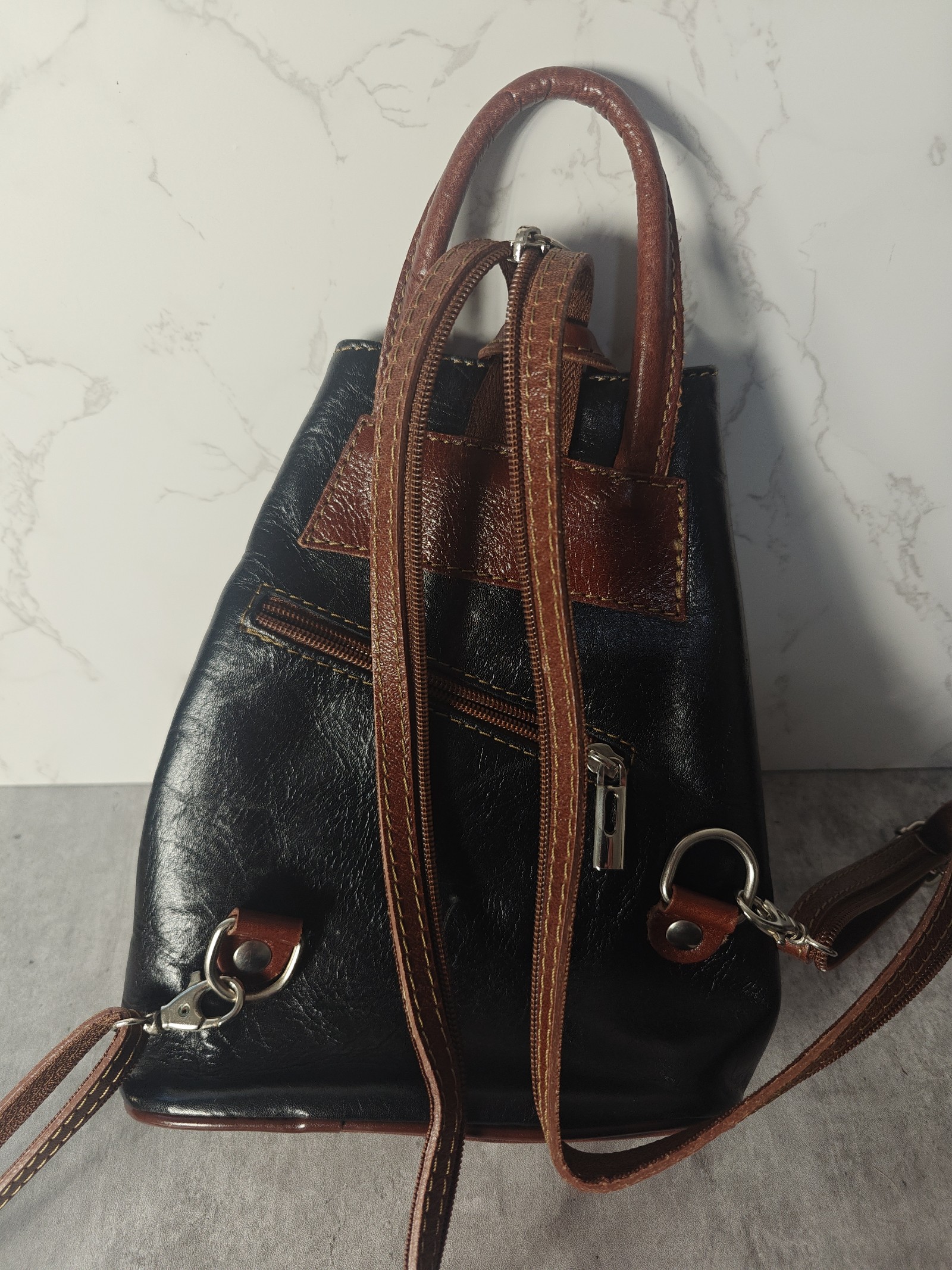 Woman's Vera Pelle leather backpack/ purse made in Italy