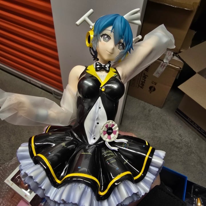 Hatsune Miku: My Dear Bunny Ver. 1/4 Scale Figure