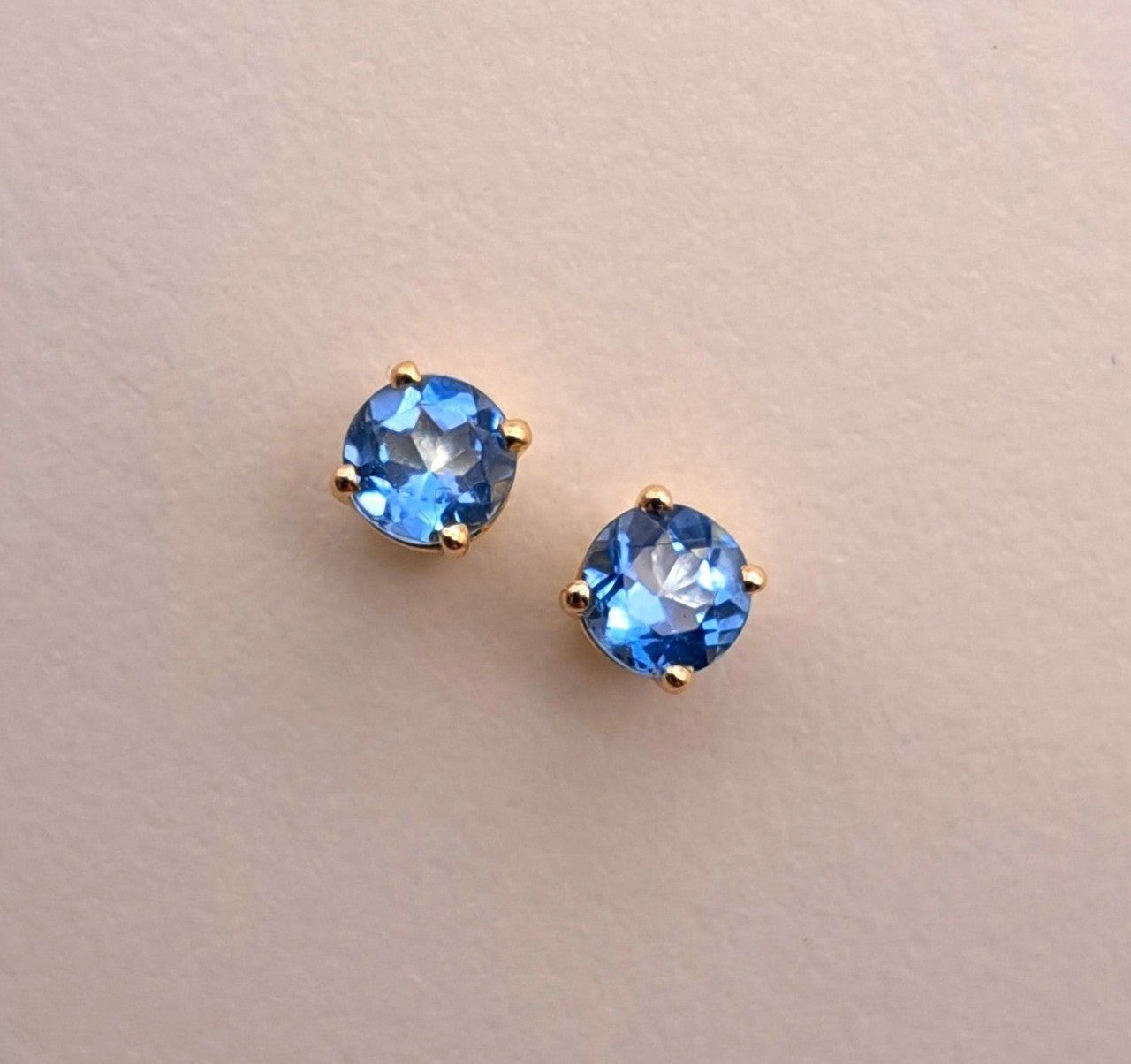 Aquamarine Stud Earrings in 14k yellow gold