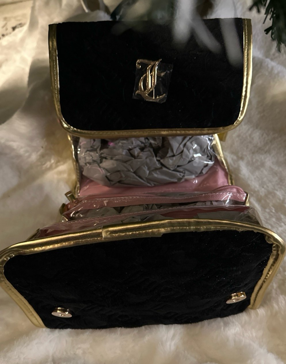 Juicy Couture Hanging travel cosmetic bag