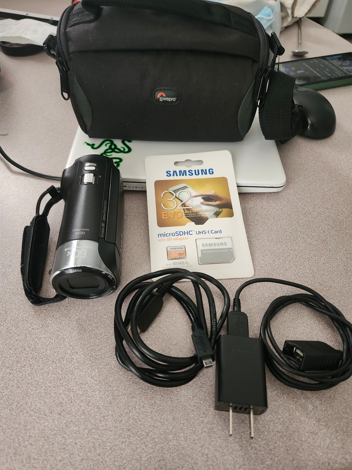 Sony HandyCam HDR-CX405