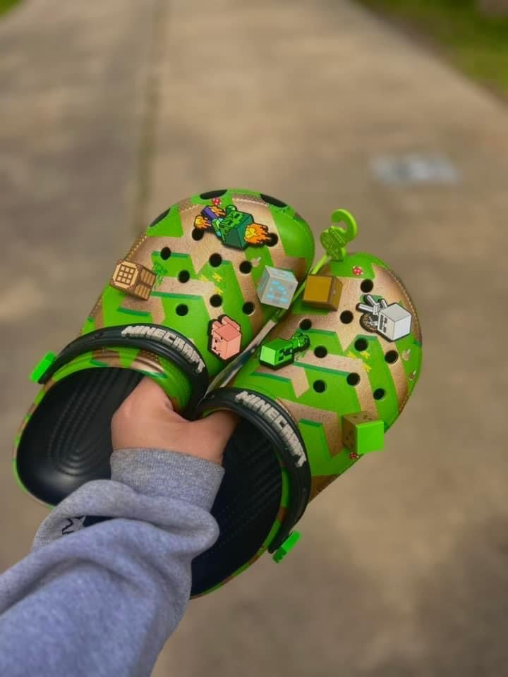 MENS MINECRAFT CROCS