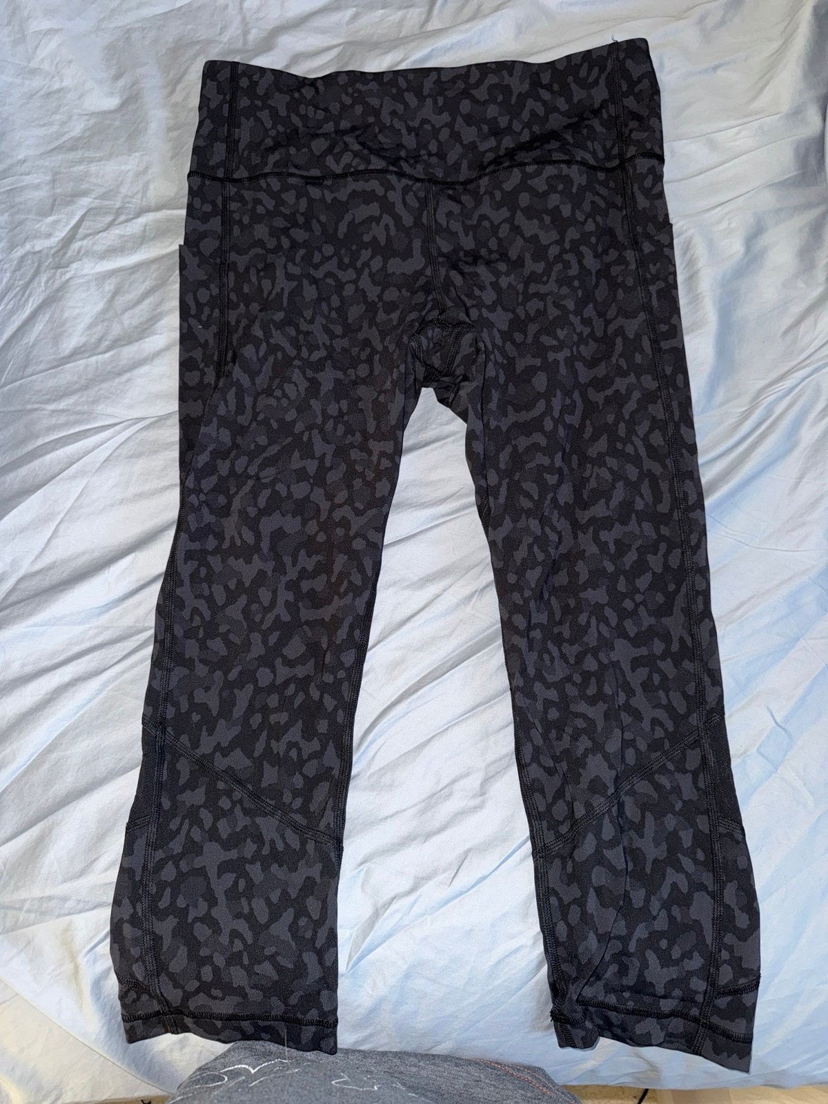 Patterned lululemon leggings w pockets