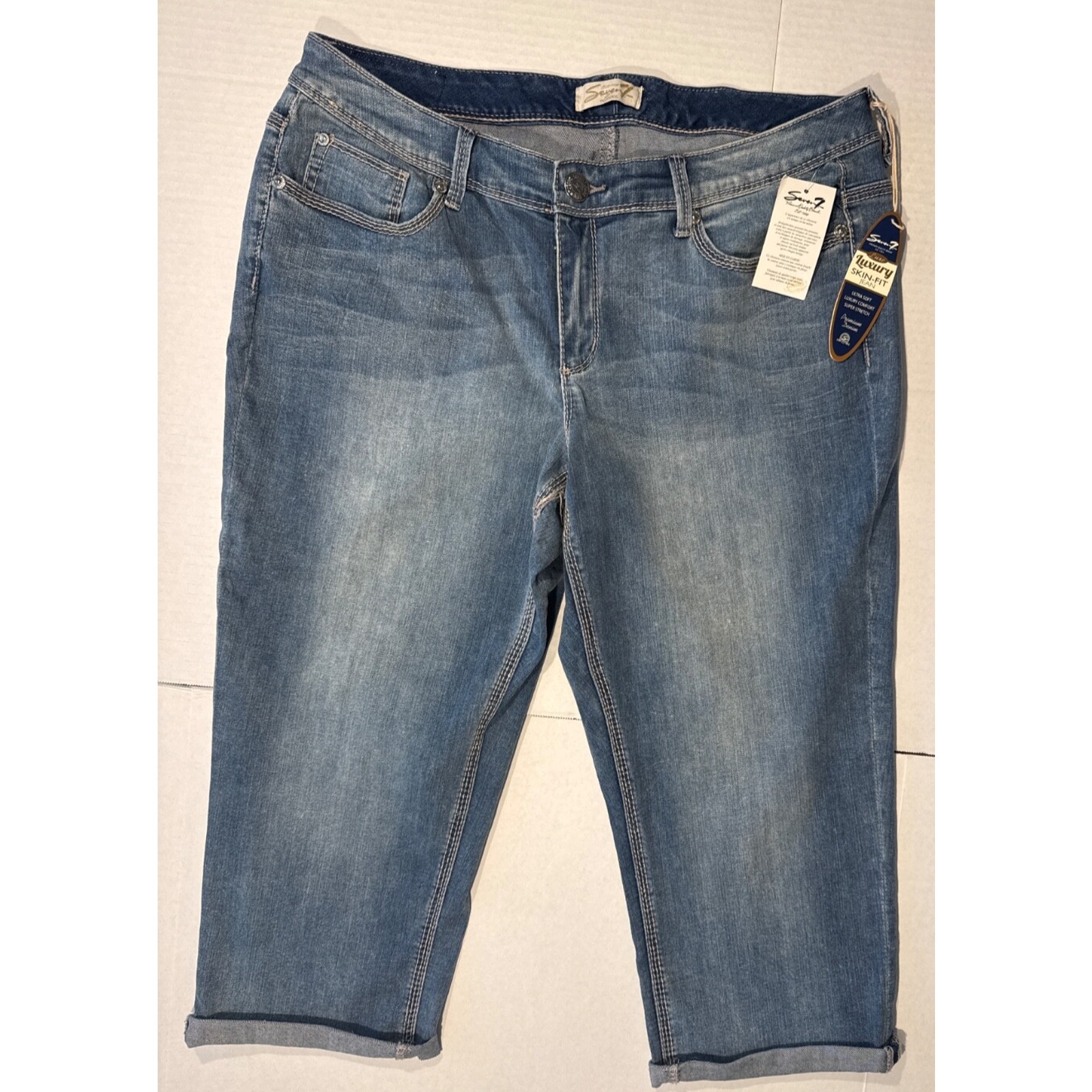 Seven7 Luxe Capri Jeans Cuff Cropped Stretch Med Wash NWT Lane Bryant Size 18