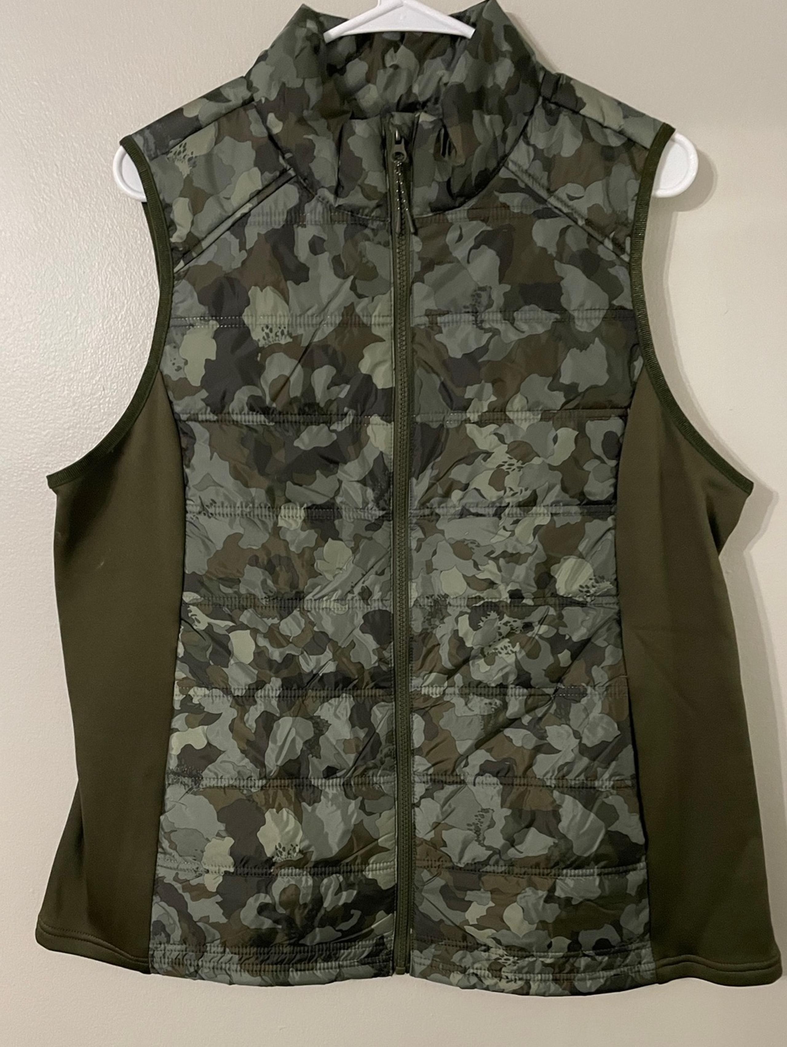 Avia Women’s Performance Camo Quilted Full Zip Vest Size:XL (NWT)