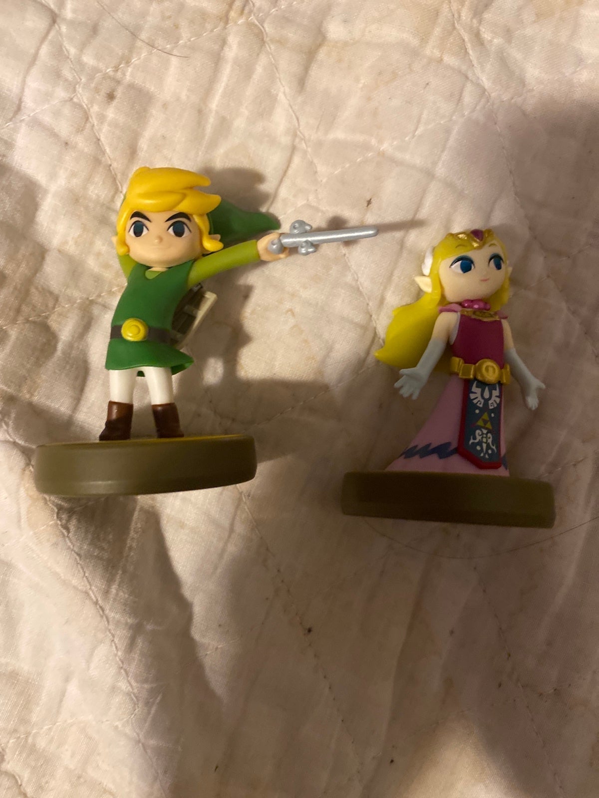 Toon Link and Toon Zelda amiibo