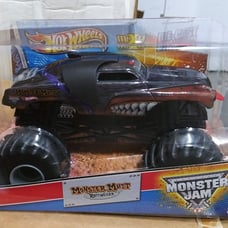 Mattel Hot Wheels Monster Jam 2013 Monster Mutt Rottweiler 1:24 Die Cast Truck