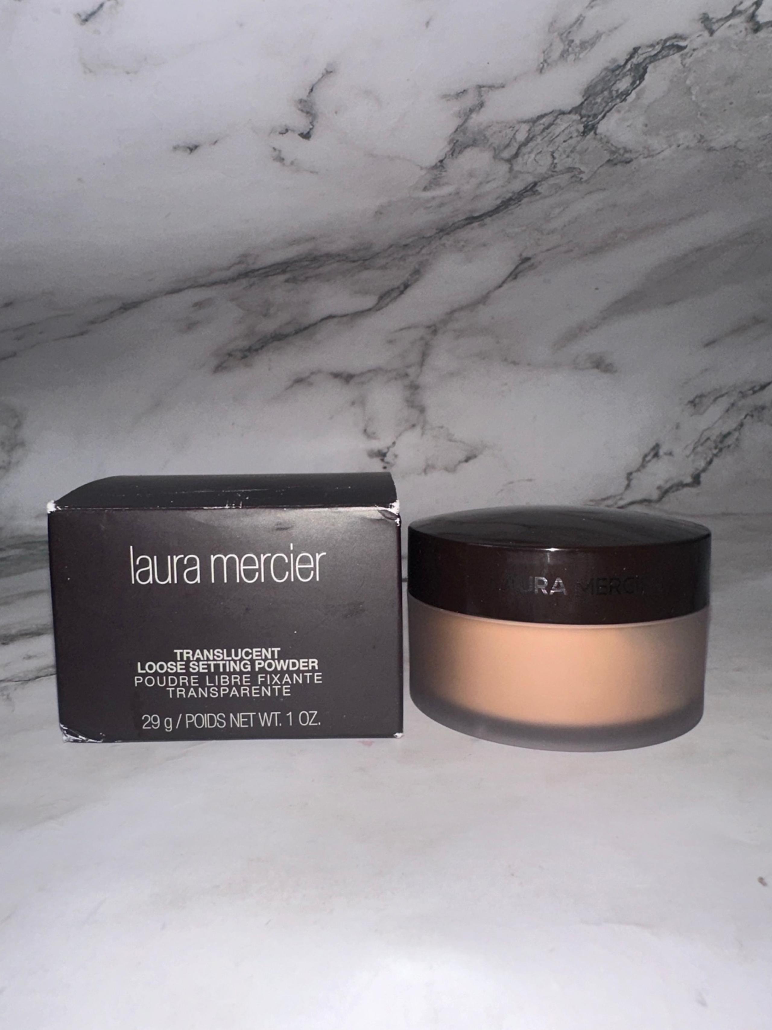 Laura Mercier Translucent Loose Setting Powder in Translucent Medium Deep