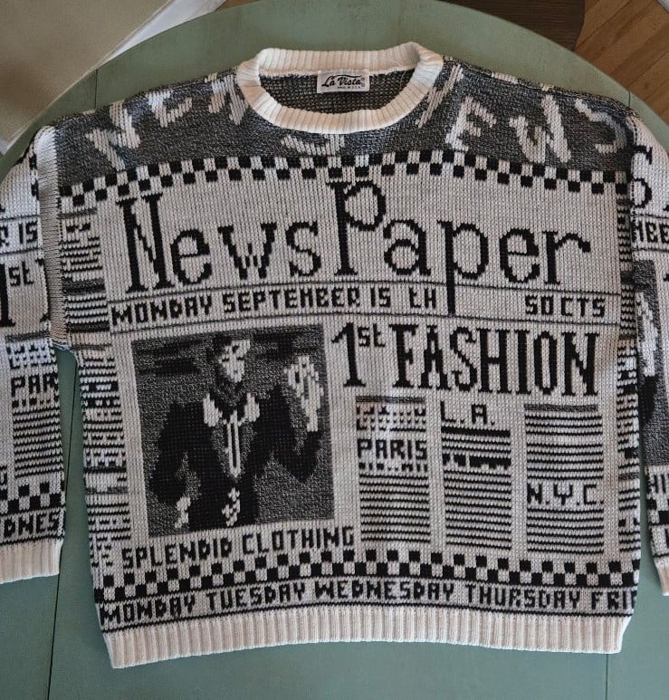 ☆☆Vintage La Vista Acrylic Black and White Newspaper Print Pullover Sweater☆☆