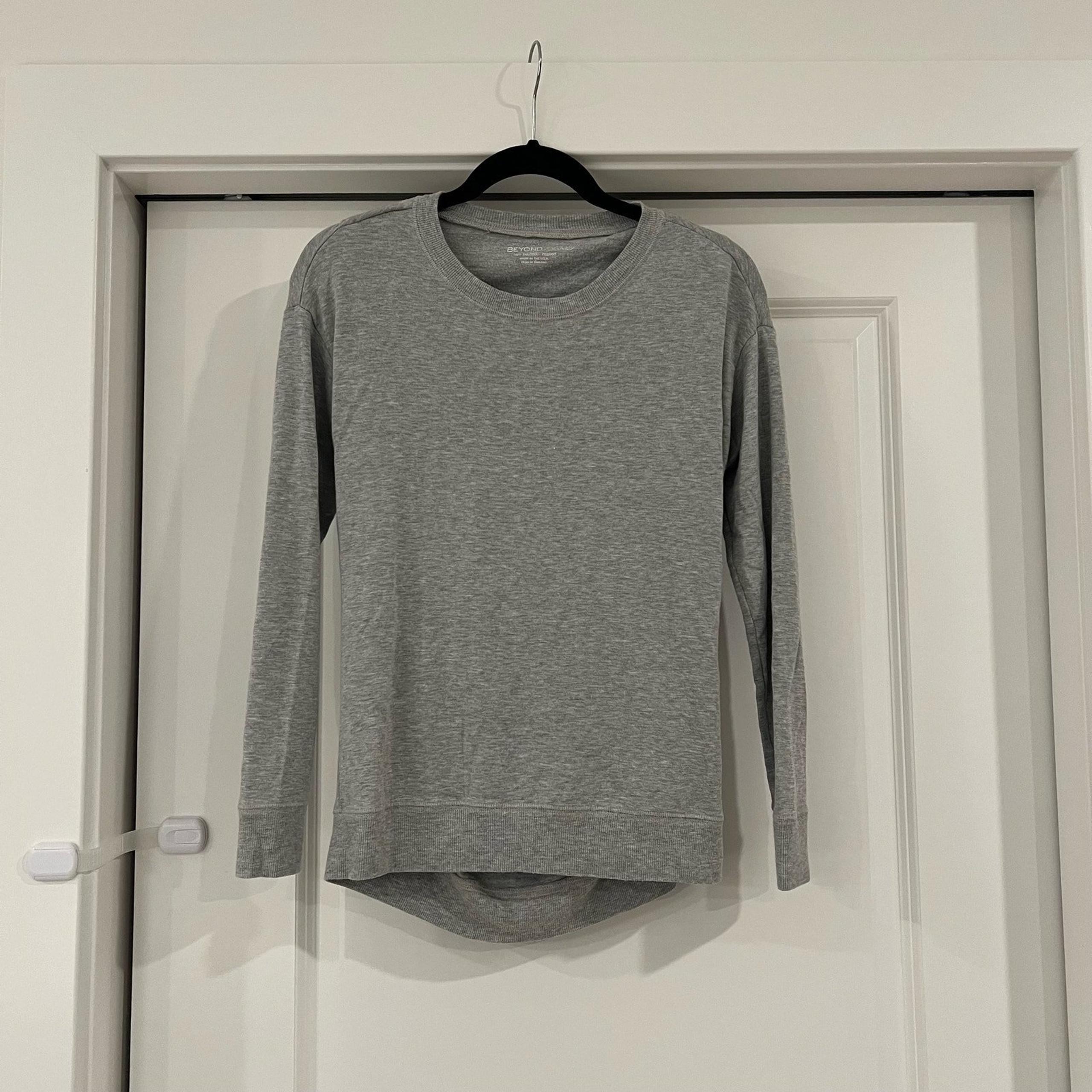 Beyond Yoga Women's Longsleeve Shirt Open Back Grey Size Small