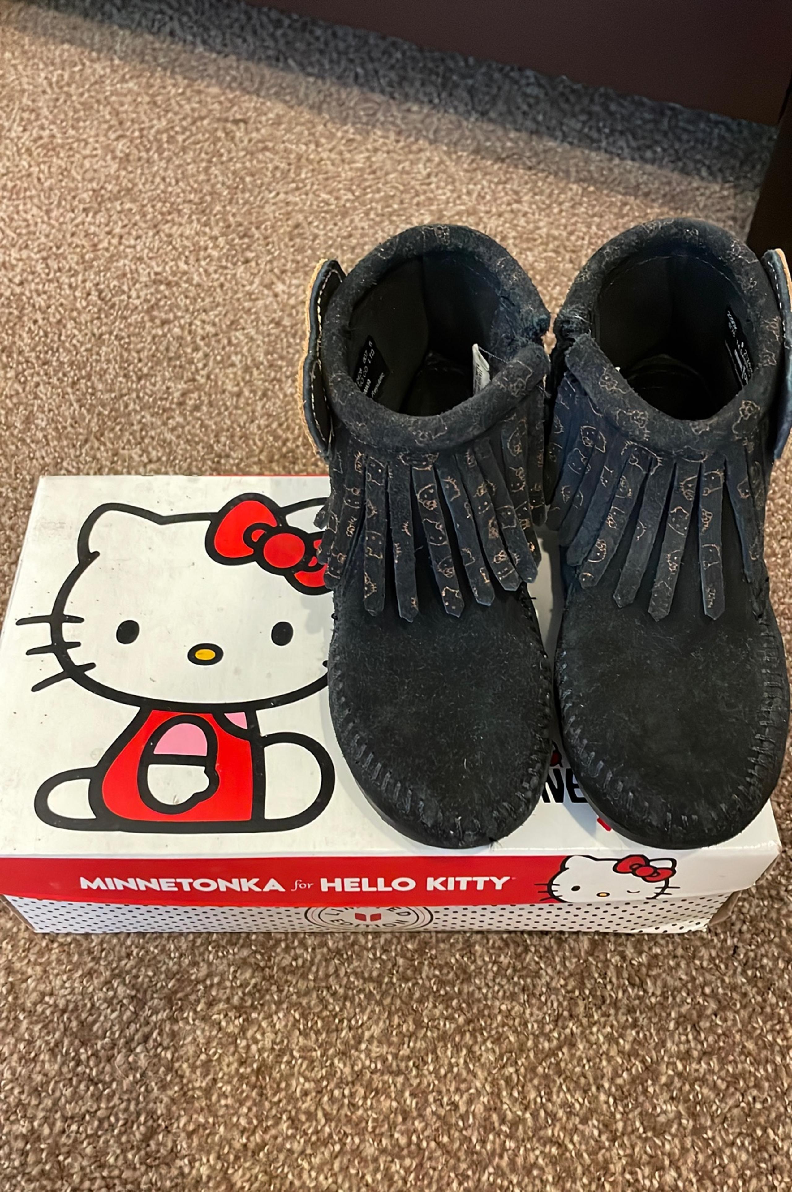 Hello kitty Minnetonka Moccasins