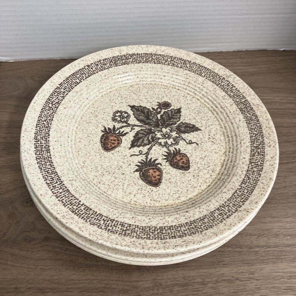 Homer Laughlin Set Of 4 Dinner Plates 10 Strawberries Stoneware Made in USA
