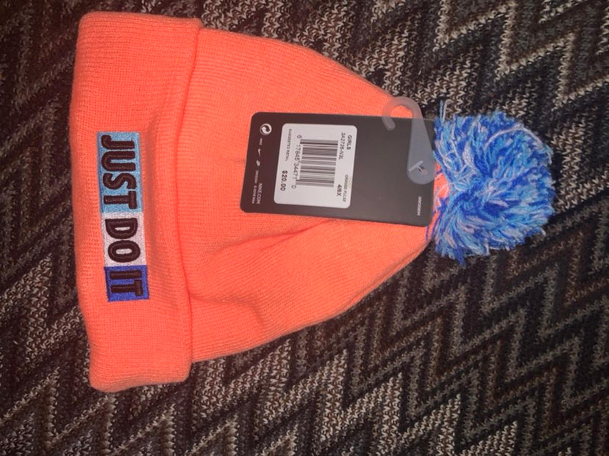 Nike beanie girls size 4-6