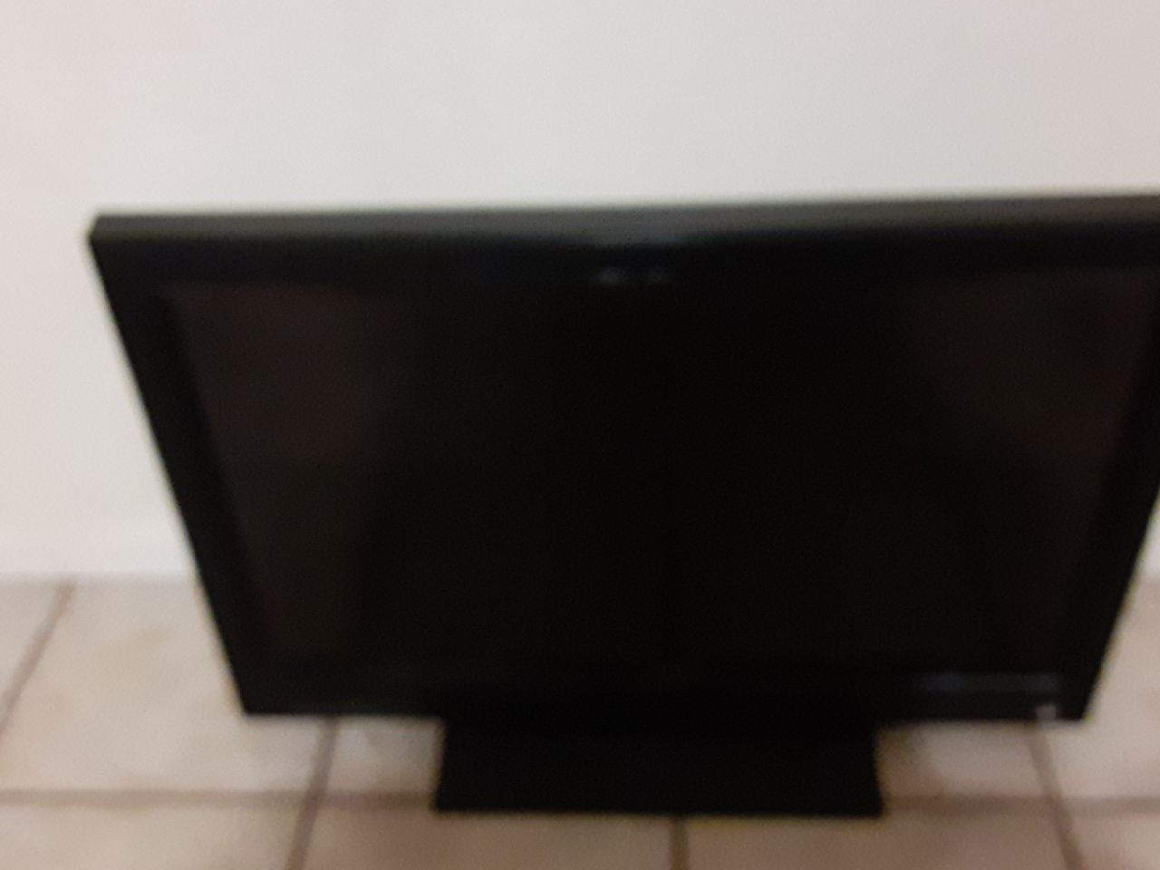 A vizio VO320E