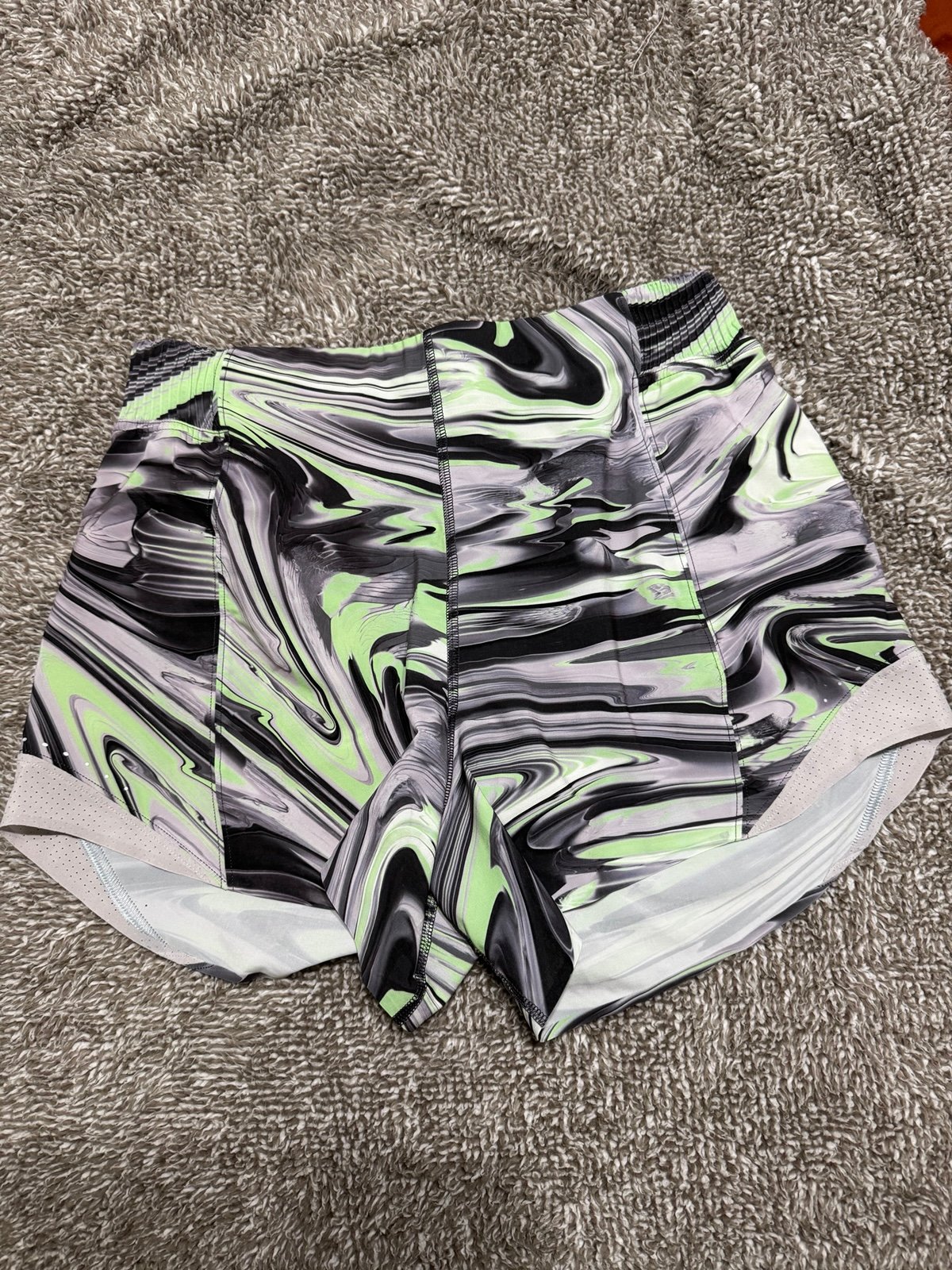 lululemon hotty hot high rise 4” inseam size 8 special edition paint glide warp