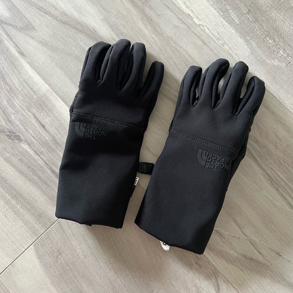 Women’s north face gloves