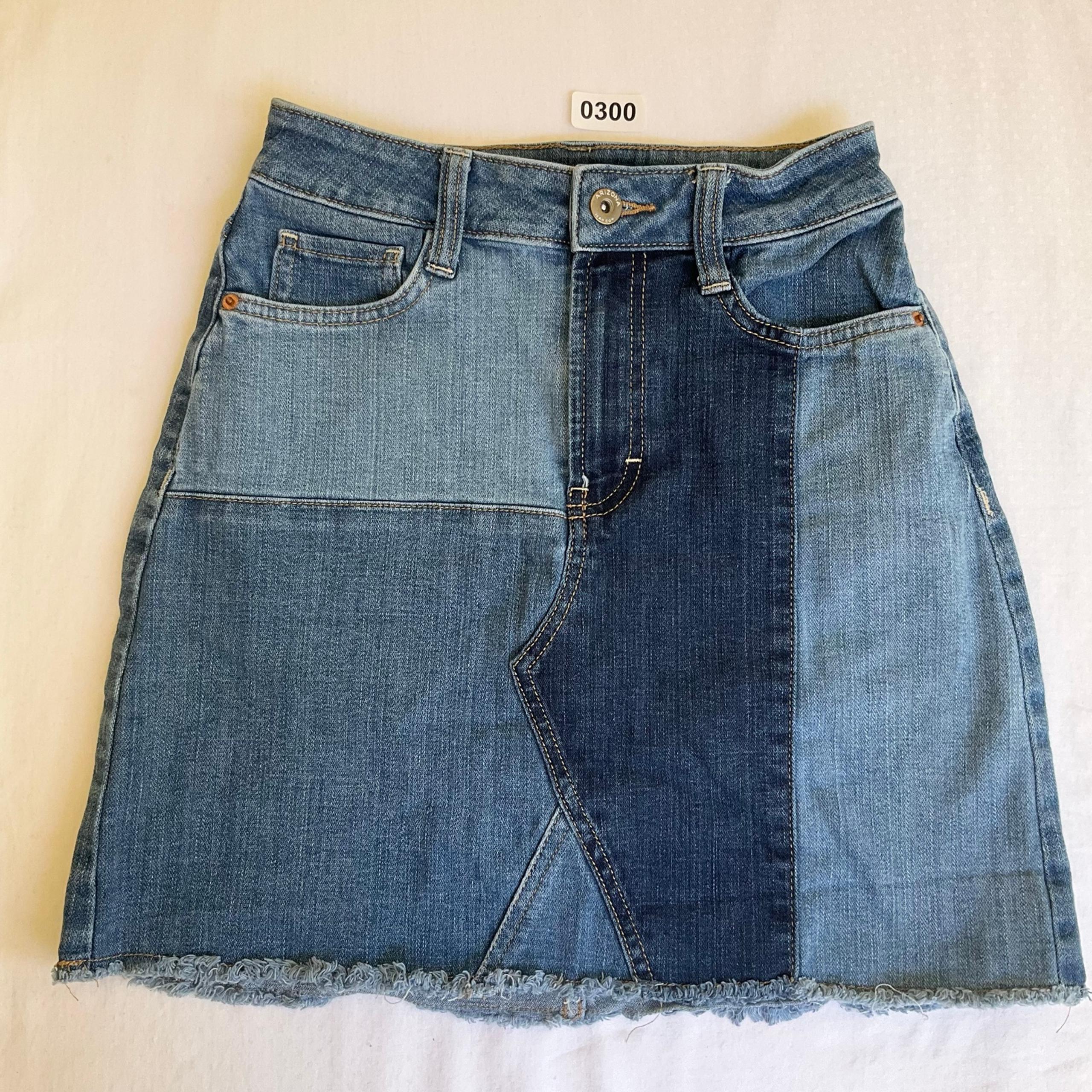 Arizona Jean Co Women Denim Skirt, Mini / Knee Length, Blue jeans, size 23