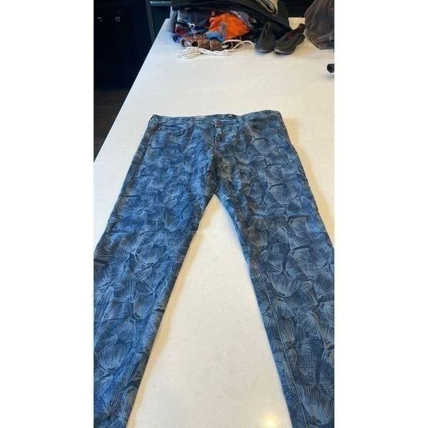 Ag women’s jeans the legging ankle size 30R super skinny ankle love the design.