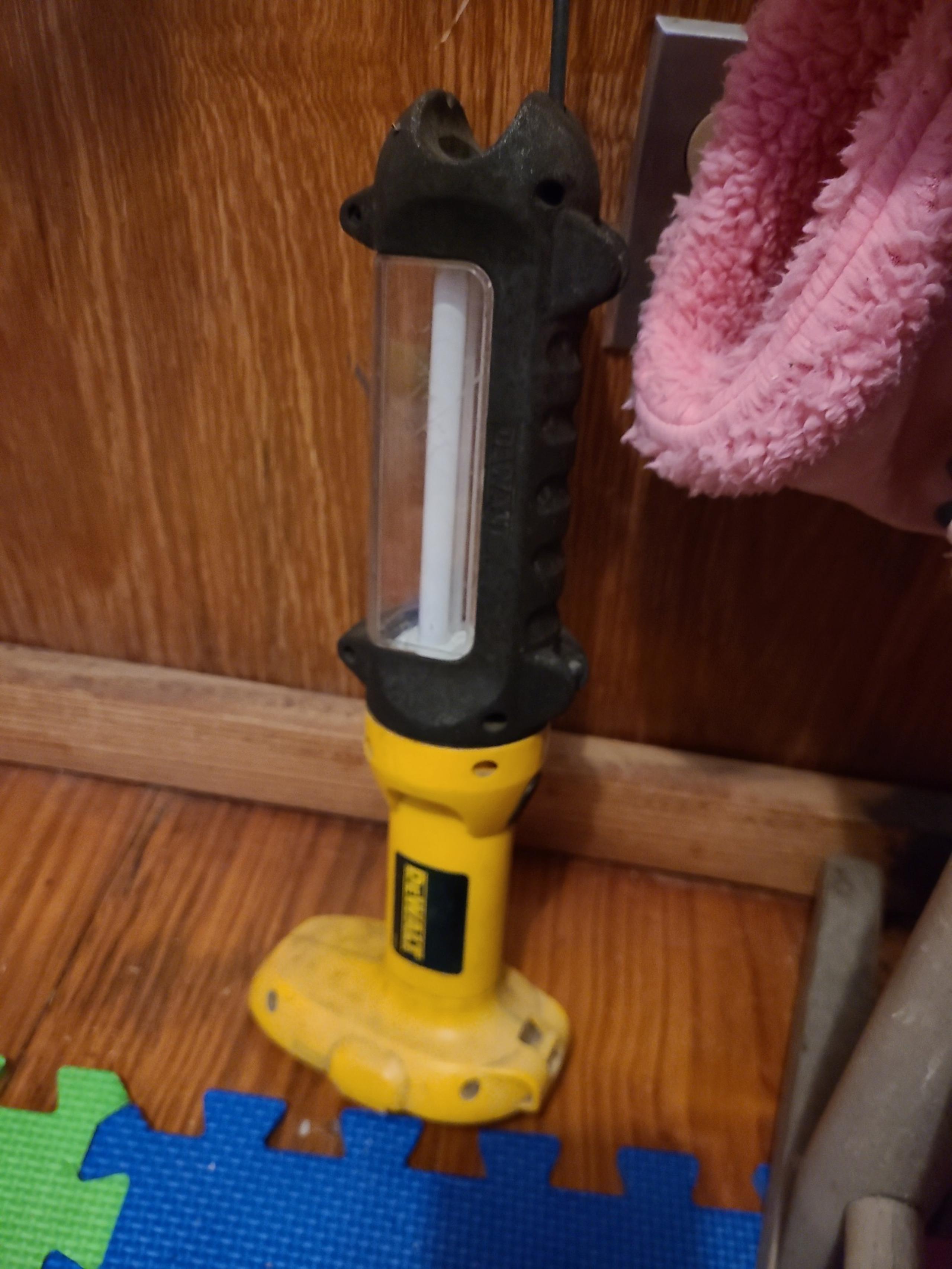 Dewalt 18v fluorescent area light
