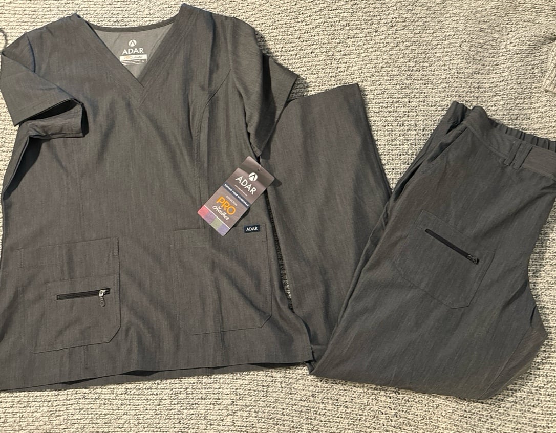 HEATHER GREY SCRUB SET NEW!!