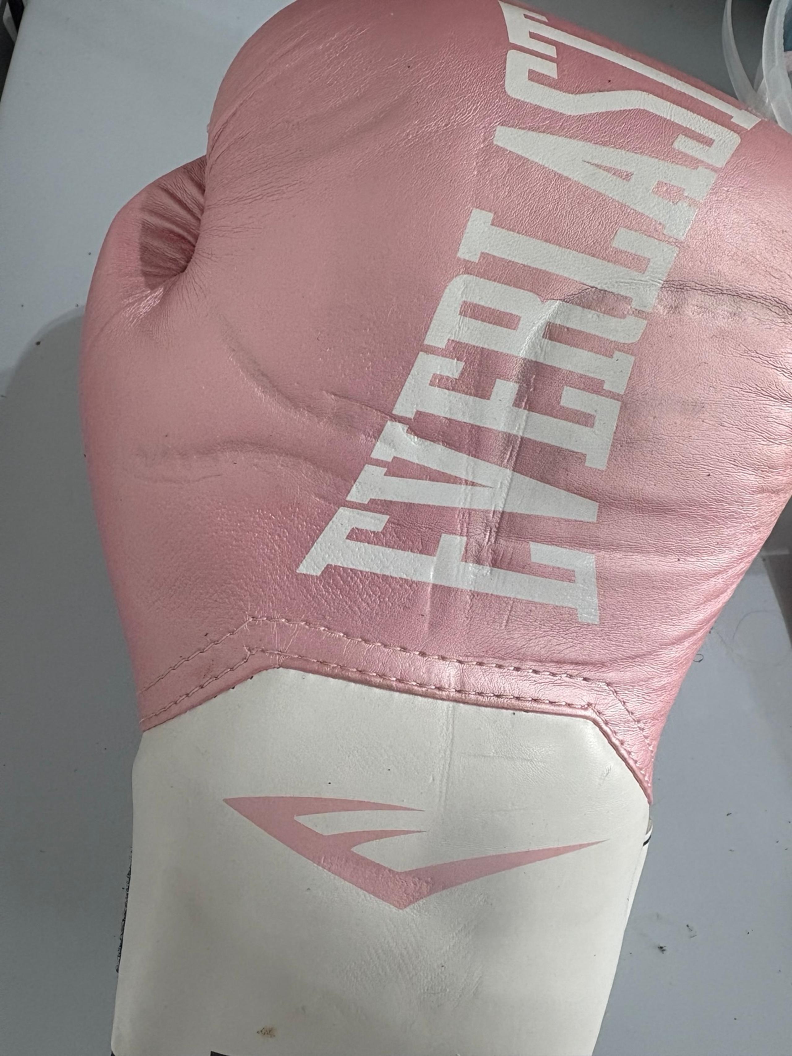 Pink everlast boxing mma glove pair