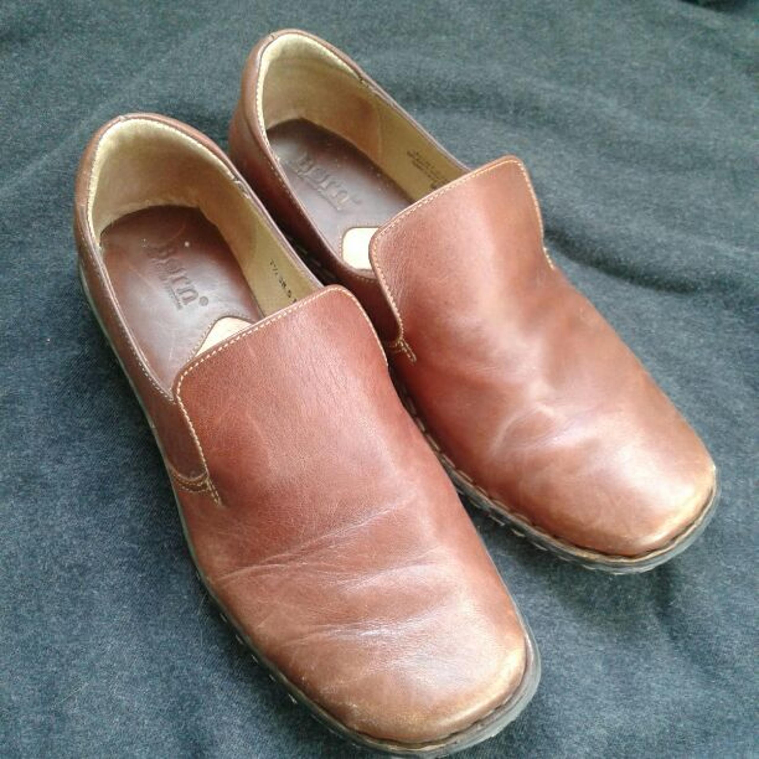 Born leather slip on 7.5 MW