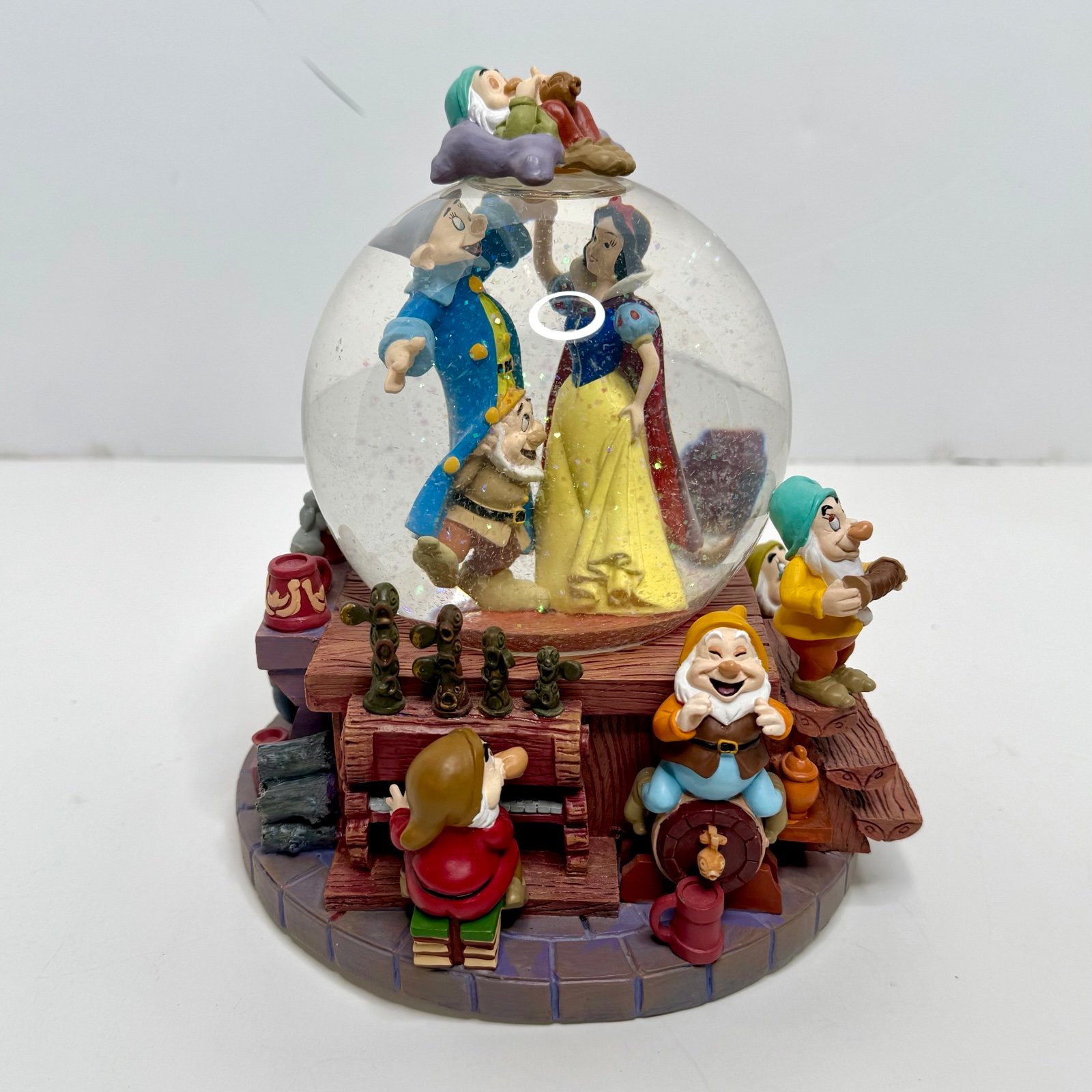 Disney Snow White & The Seven Dwarfs Musical Snow Globe
