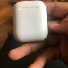 Apple AirPods charging Case