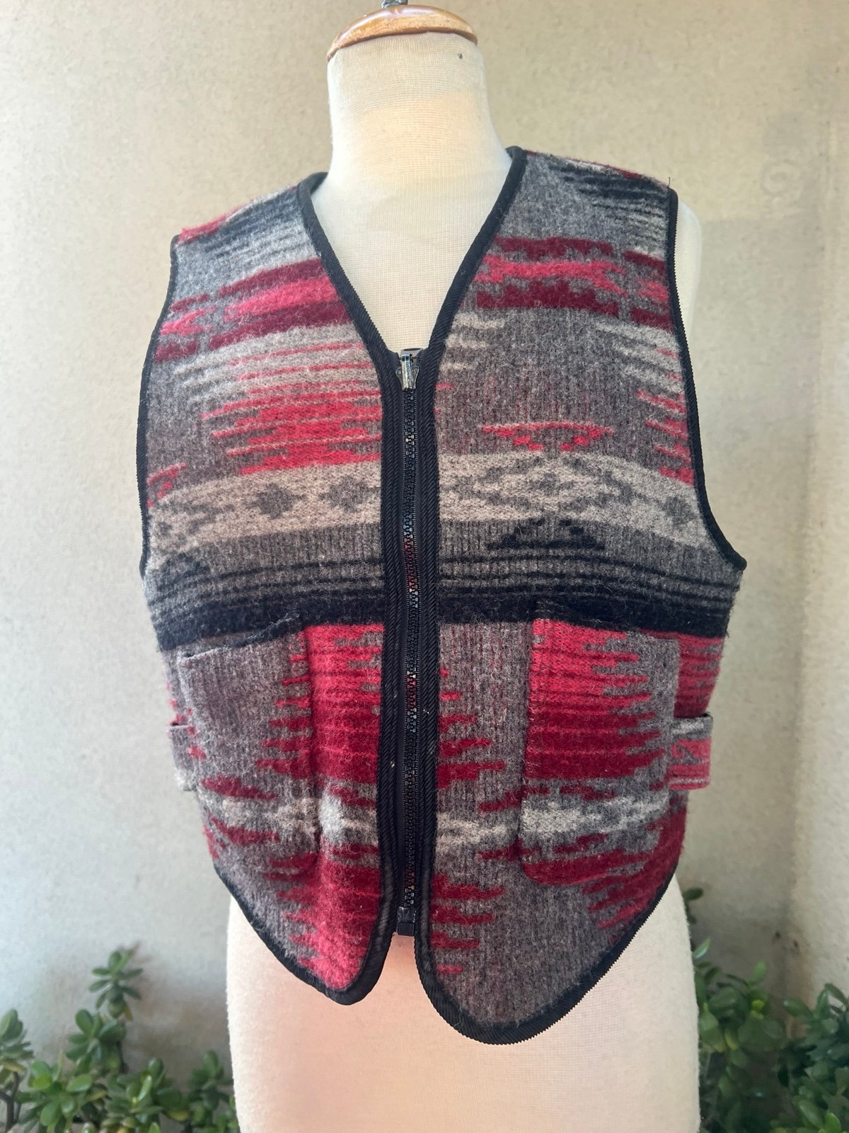 Vintage Southwestern vest wool reversible zipper pockets Sz XL by Woolrich.