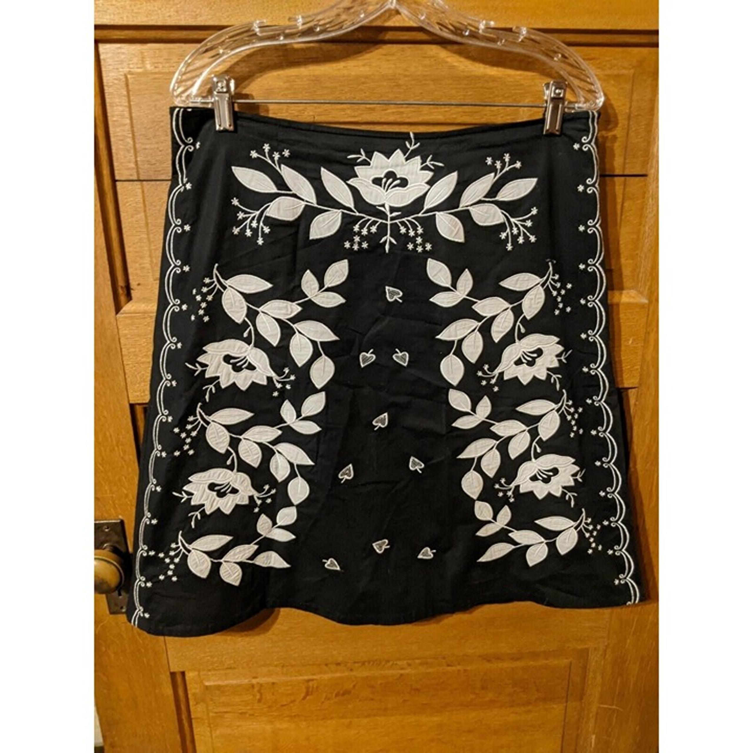 New York Embroidered A Line Skirt Size Small Womens - Autograph