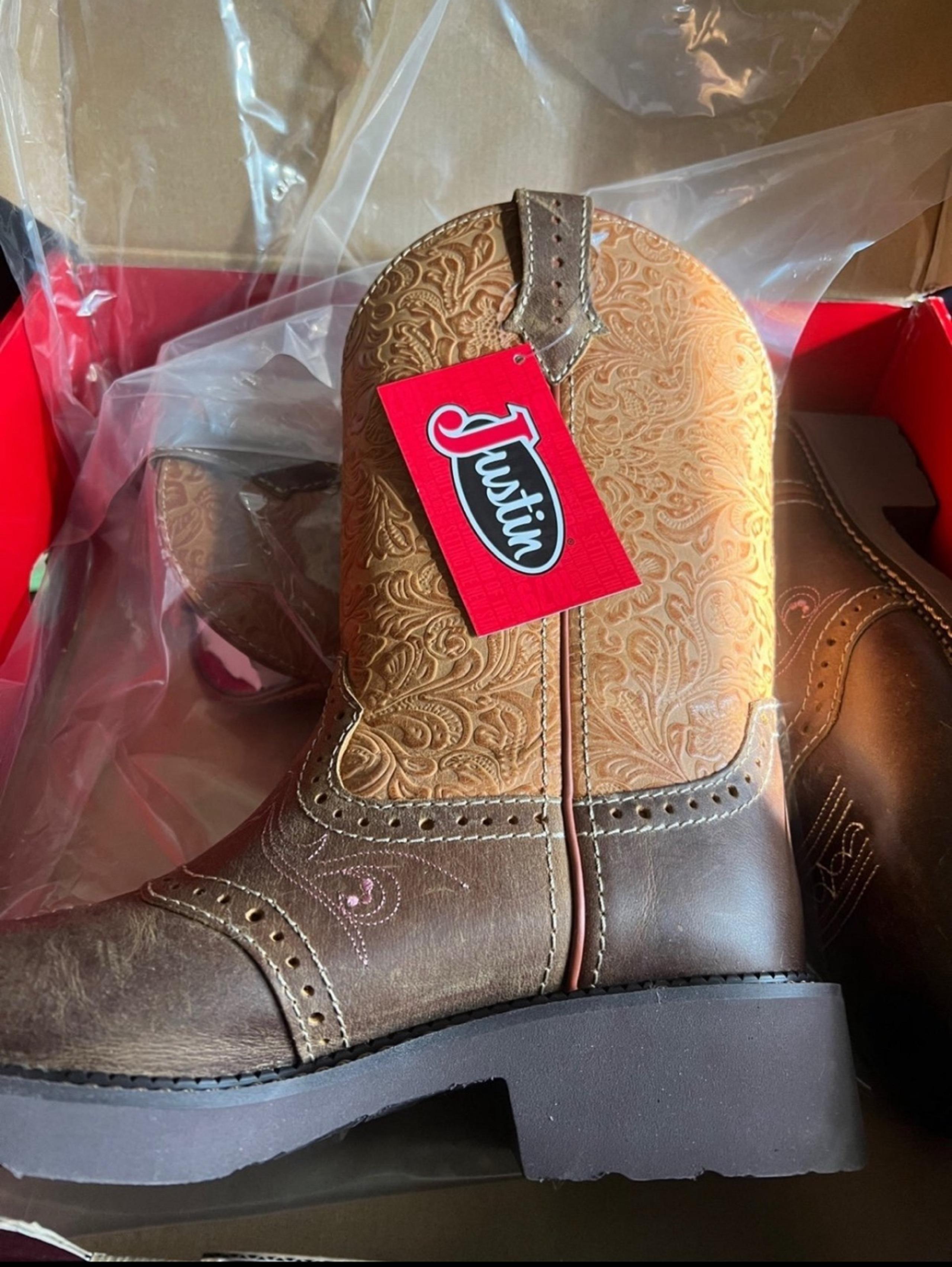 Brand new Justin Starlina Boots size 8