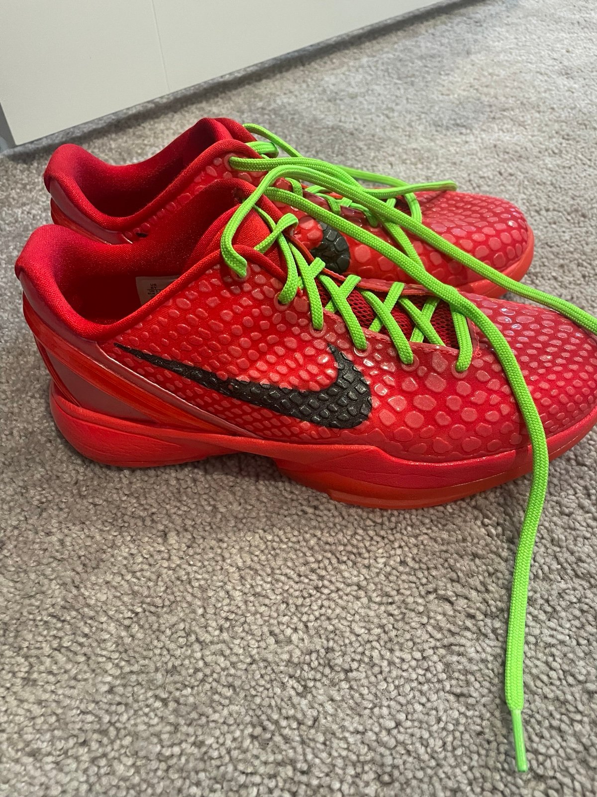Kobe reverse grinches size 6Y