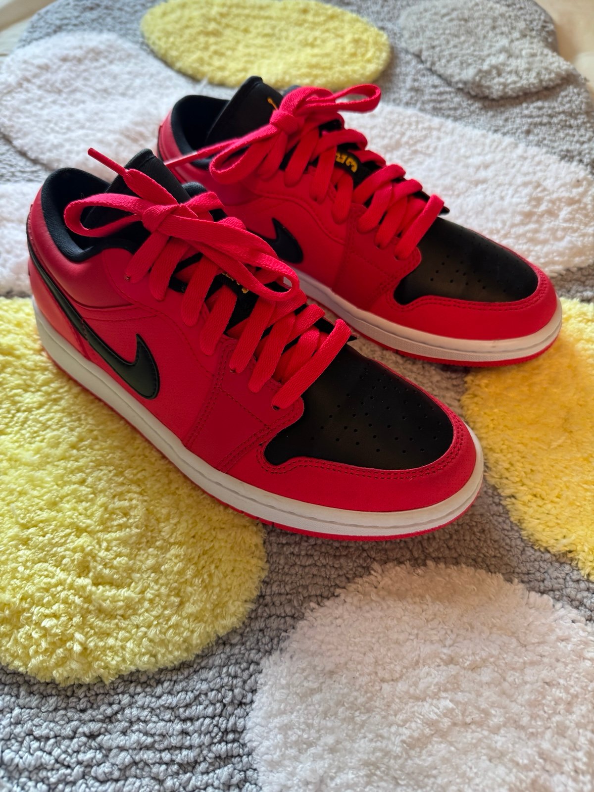 Size 8 JORDAN “1 RETRO LOW” women’s shoes , almost new
